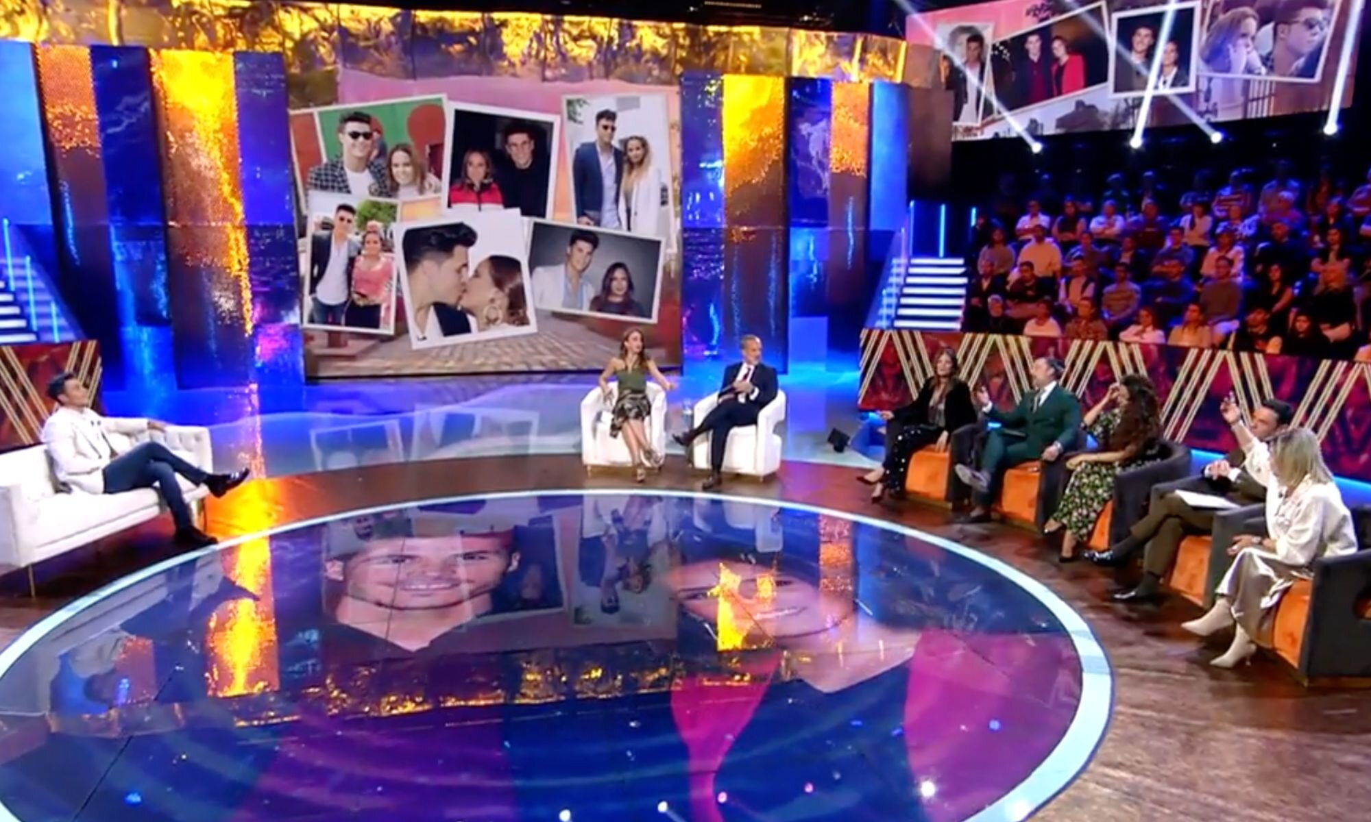 Kiko Jiménez con los colaboradores de '¡De viernes!'