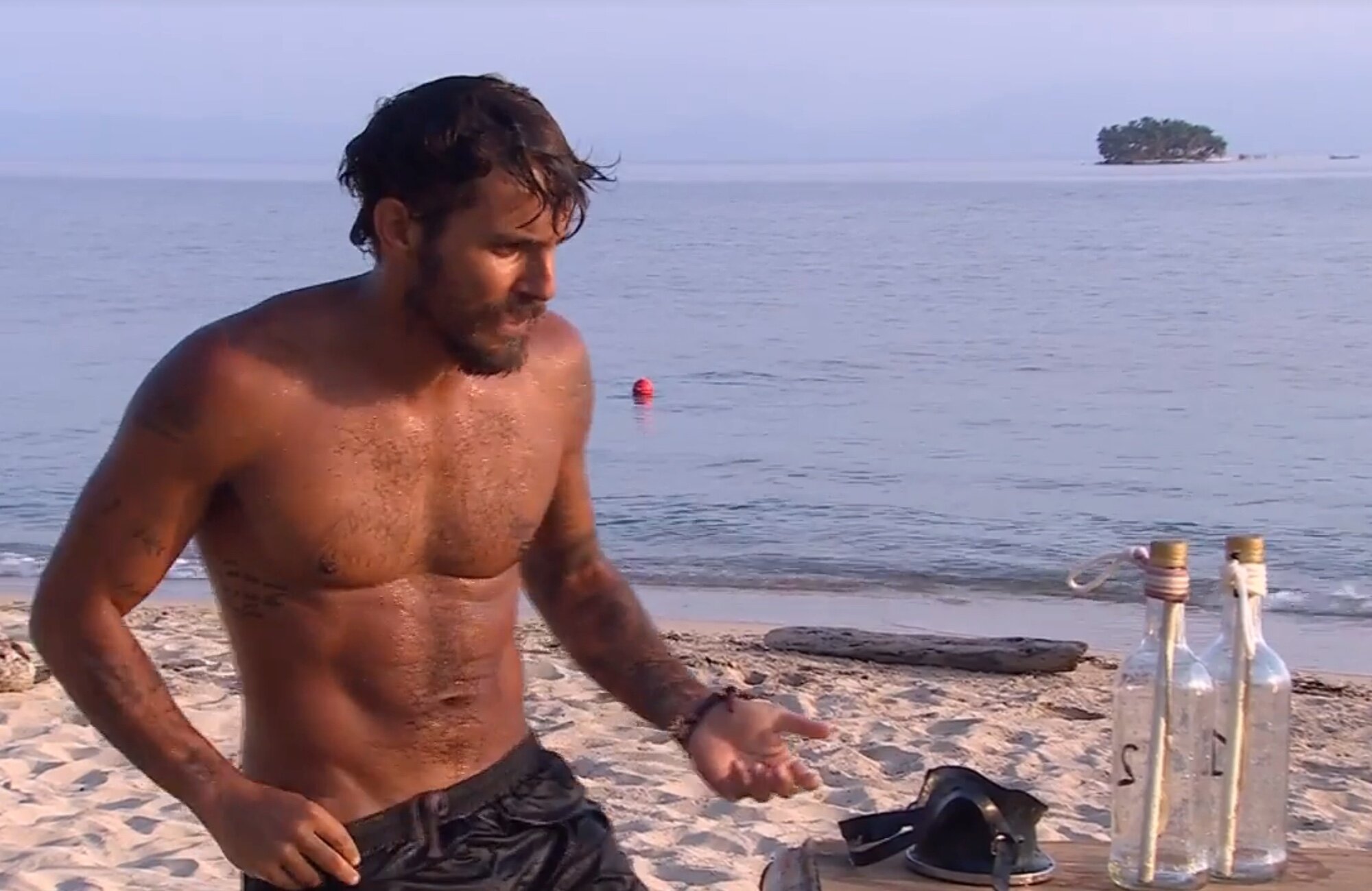 Manuel González encuentra las botellas en 'Supervivientes: Conexión Honduras'