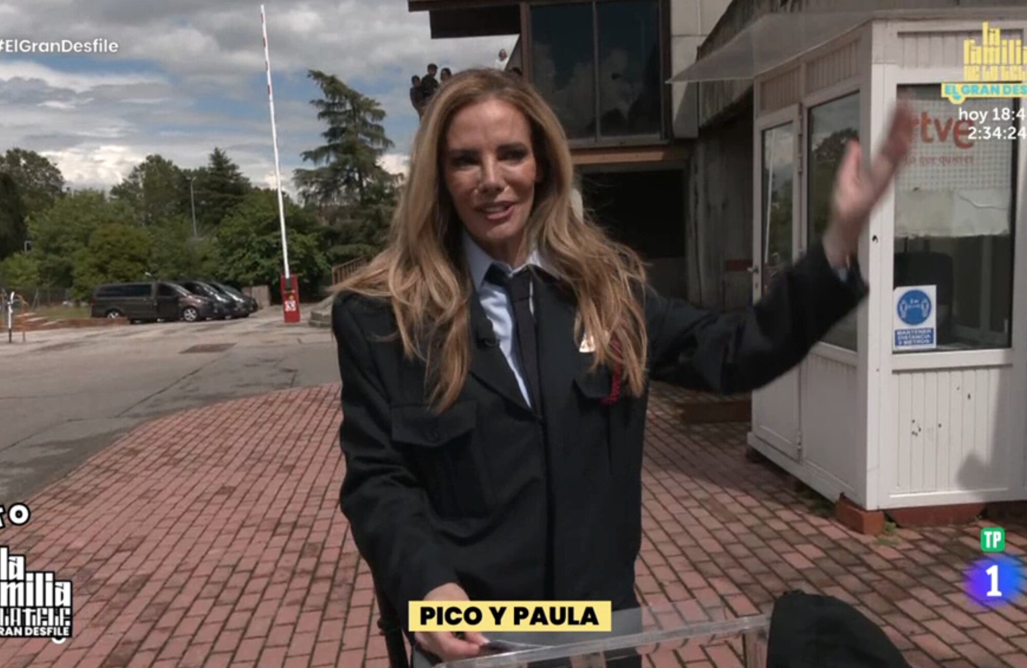 Paula Vázquez recibe a 'La familia de la tele' en Torrespaña