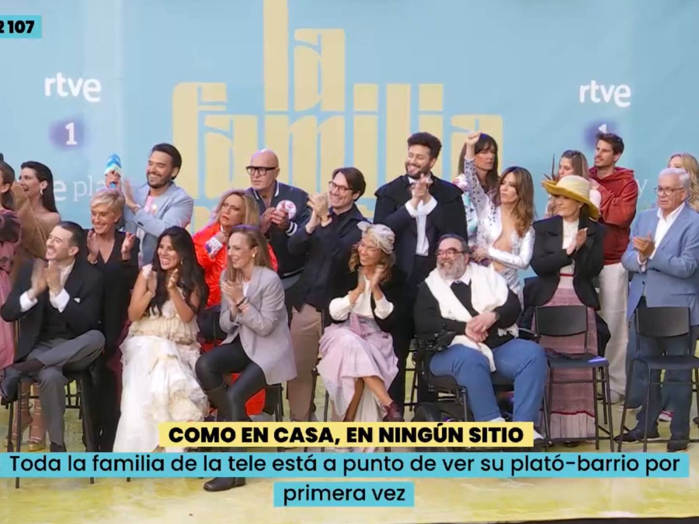 El equipo de &#39;La familia de la tele&#39; en el &quot;Gran Desfile&quot;