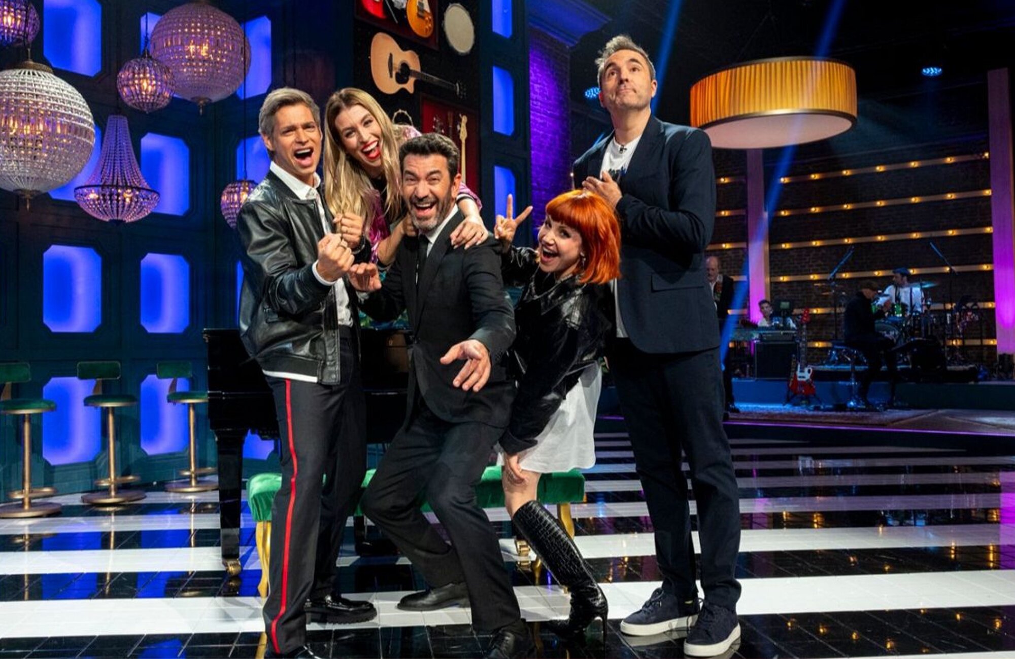 Arturo Valls junto a los participantes de 'That's My Jam: Que el ritmo no pare'