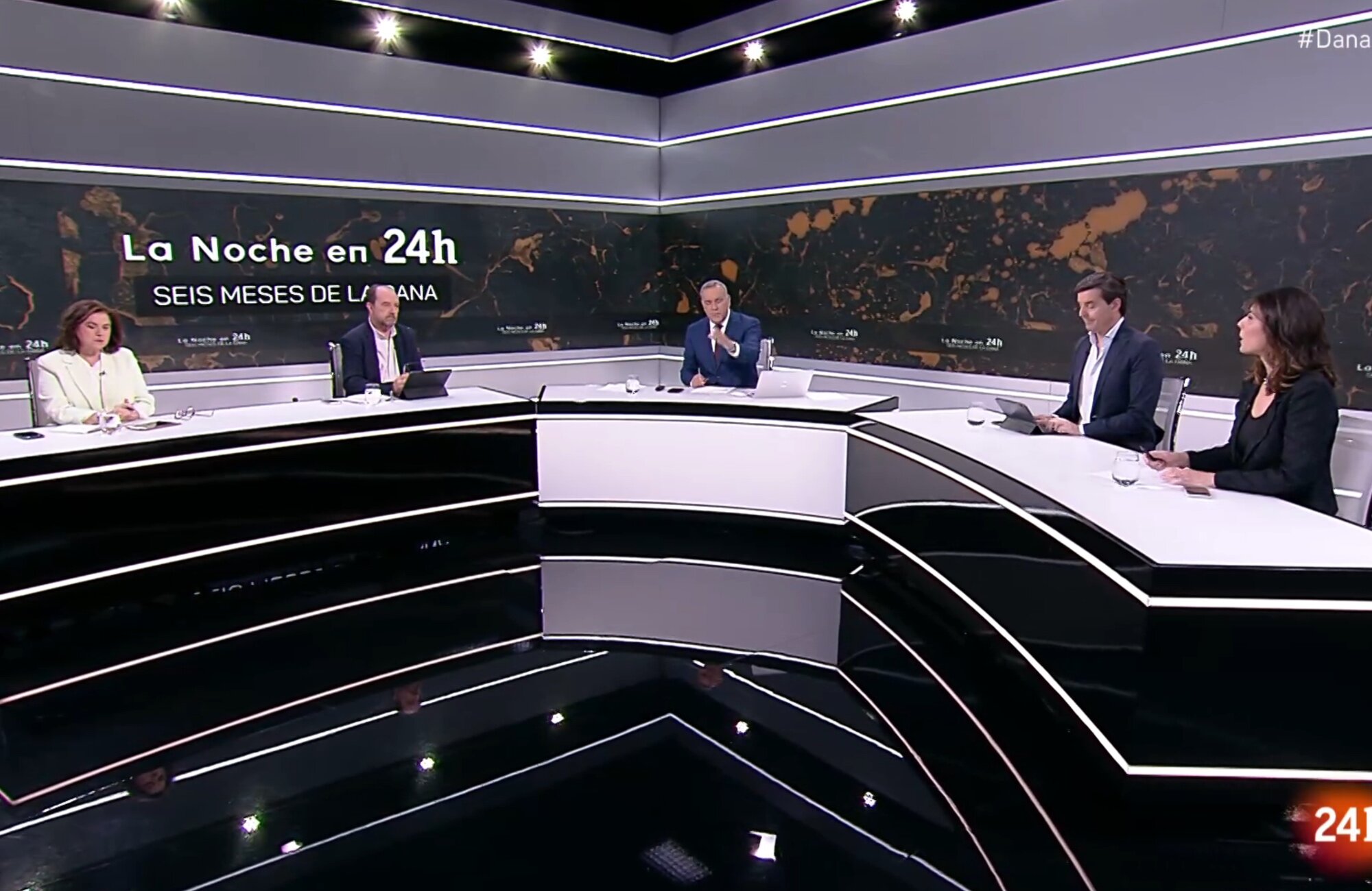 'La noche en 24 horas' emite un programa especial sobre la catástrofe ambiental de la dana