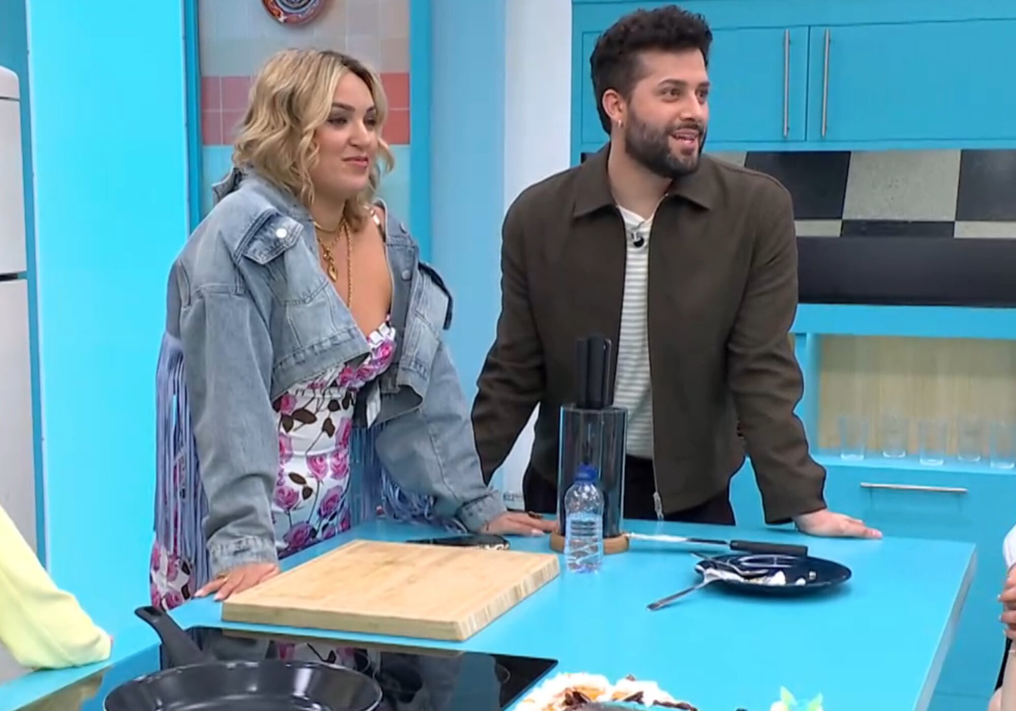 Marta Riesco y Javier de Hoyos en el entreacto de 'La familia de la tele'