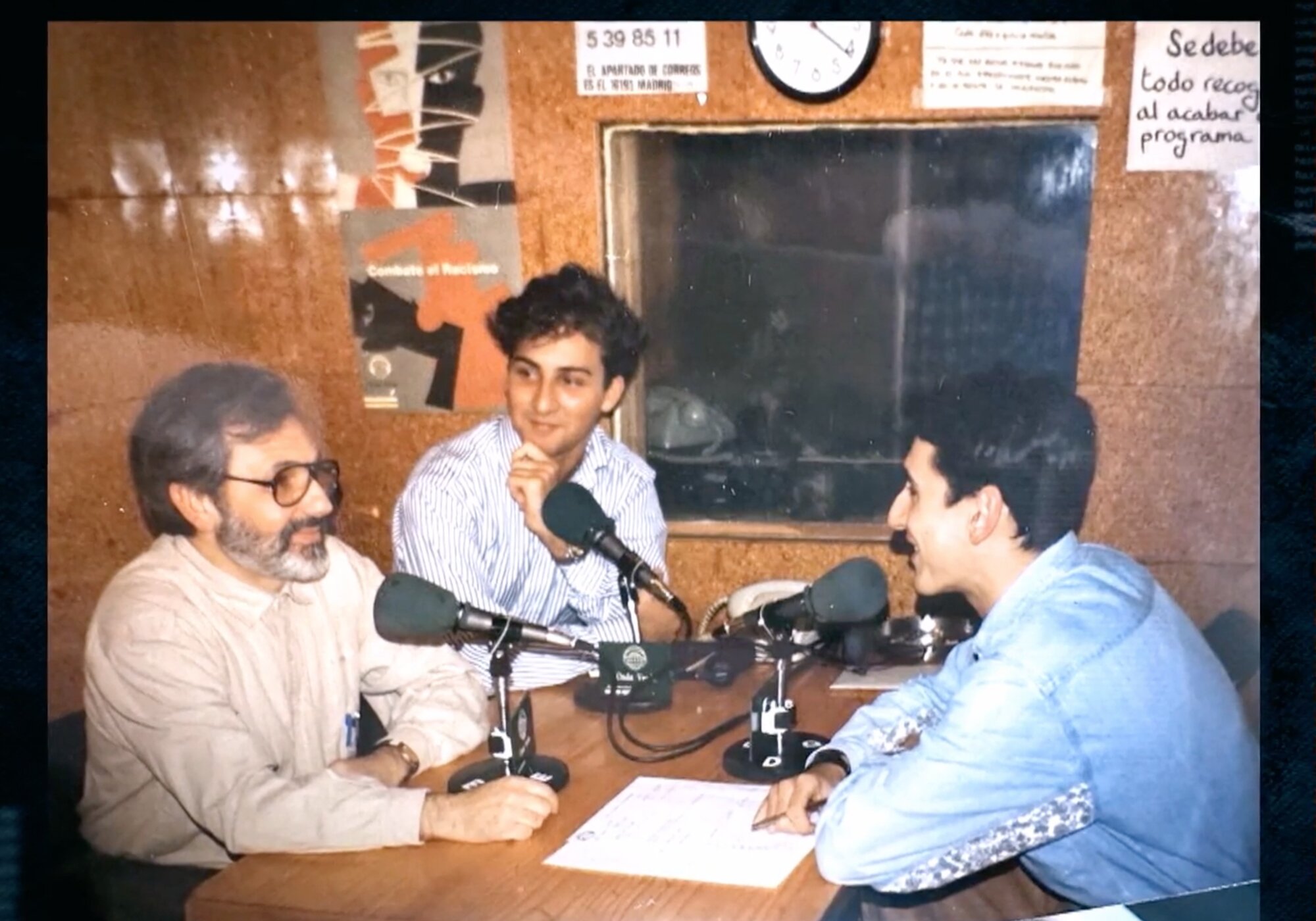 Fotografía de los inicios de Iker Jiménez en la radio que se mostró en &#39;Viajando con Chester&#39;