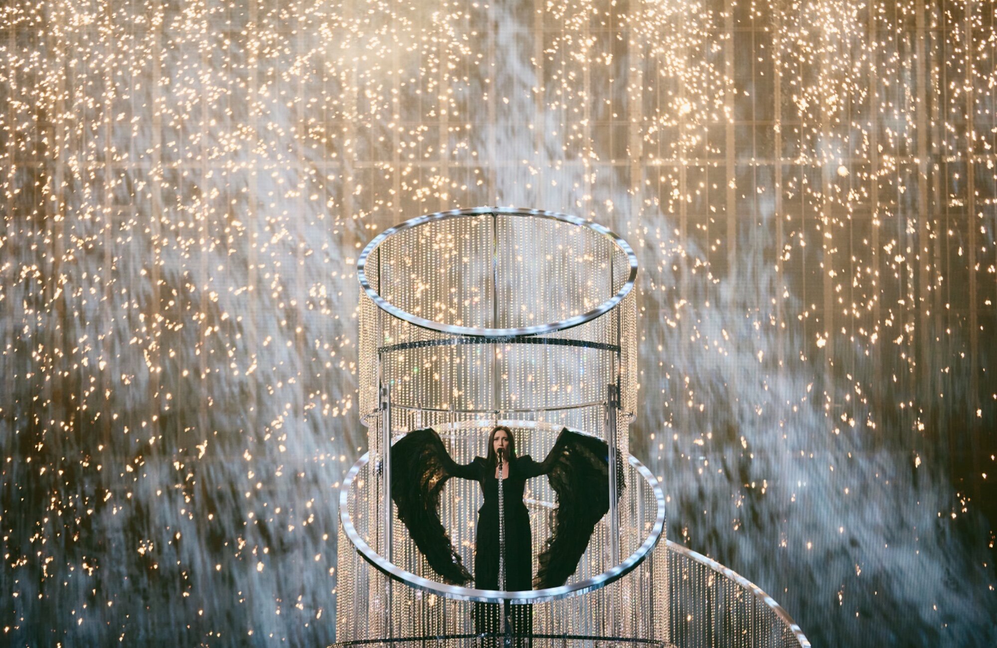 Yuval Raphael interpreta 'New Day Will Rise' en un ensayo de Eurovisión 2025