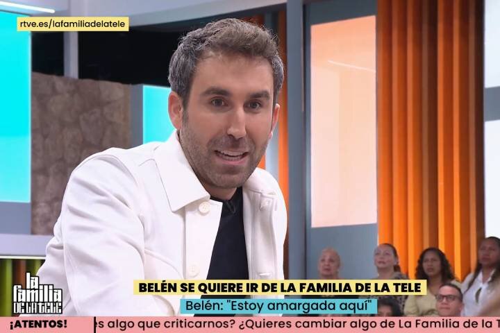 Aitor Albizua se sincera con sus compañeros de 'La familia de la tele'