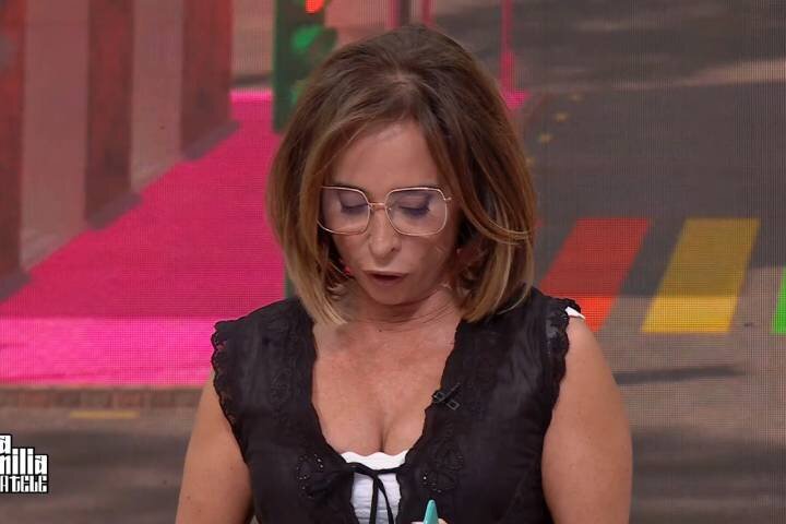 María Patiño lee un importante comunicado en 'La familia de la tele'