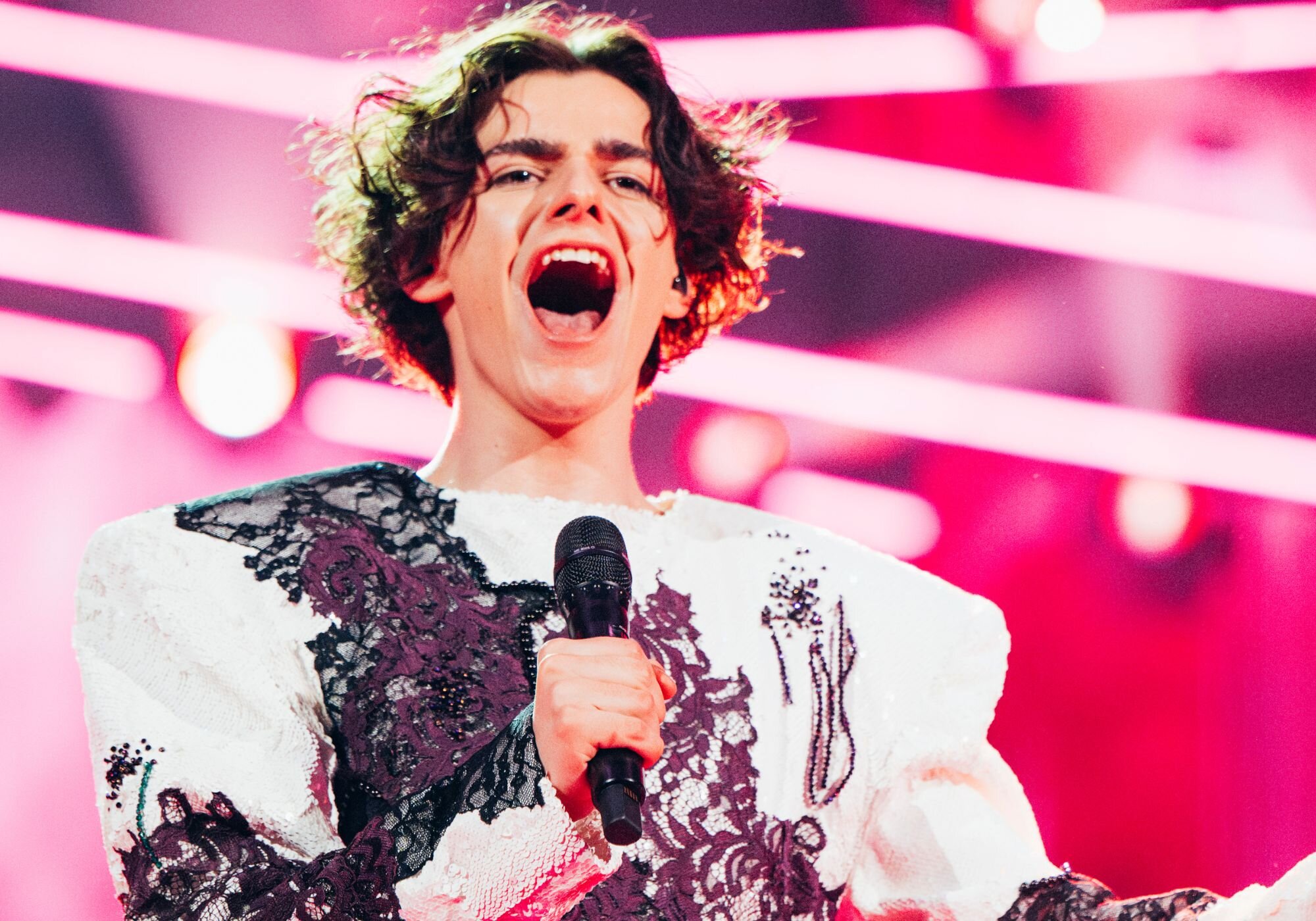 Marco Bosnjak, representante de Croacia en el Festival de Eurovisión 2025 que también se ha posicionado en contra de la participación de Israel, canta durante el evento