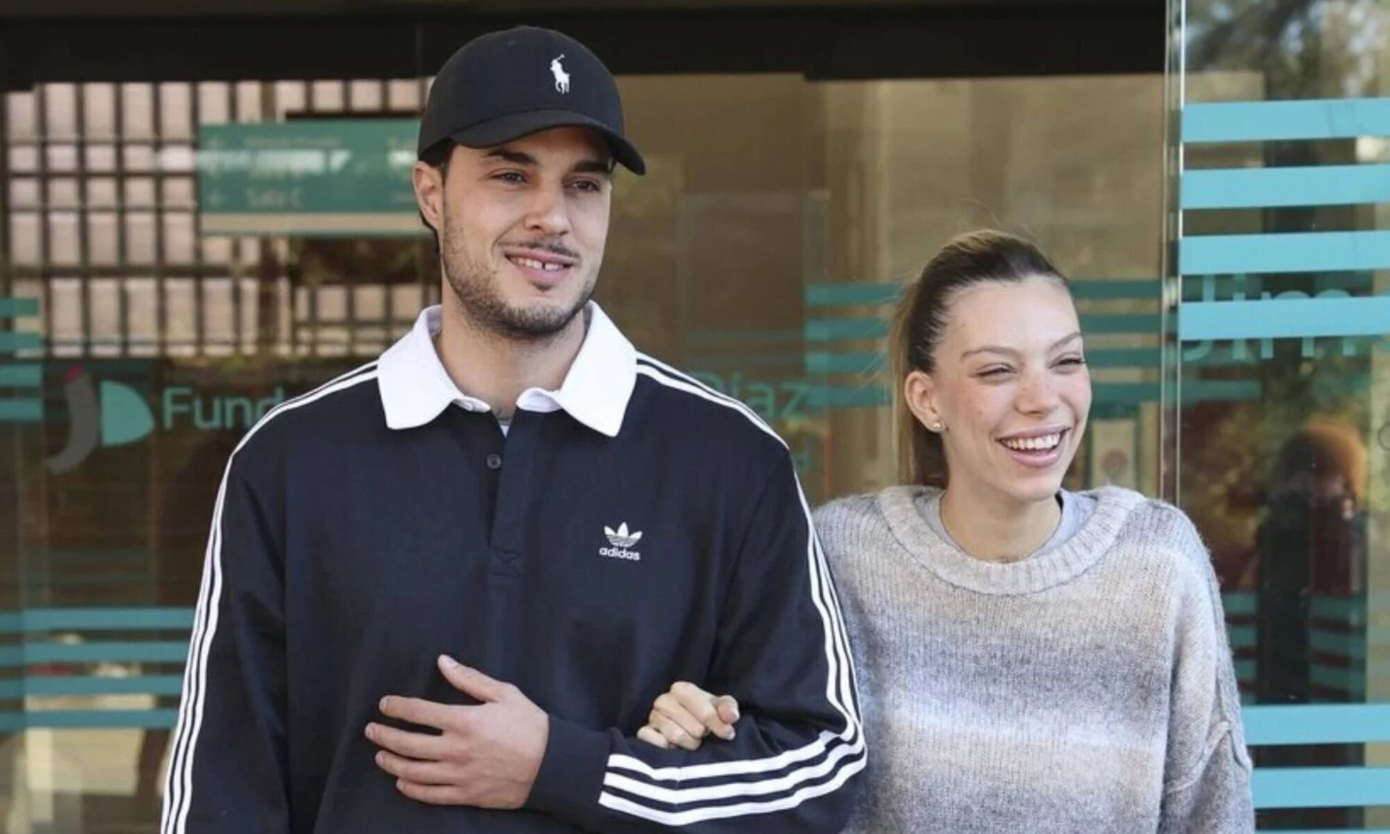 Carlo Costanzia y Alejandra Rubio atienden a la prensa tras convertirse en padres