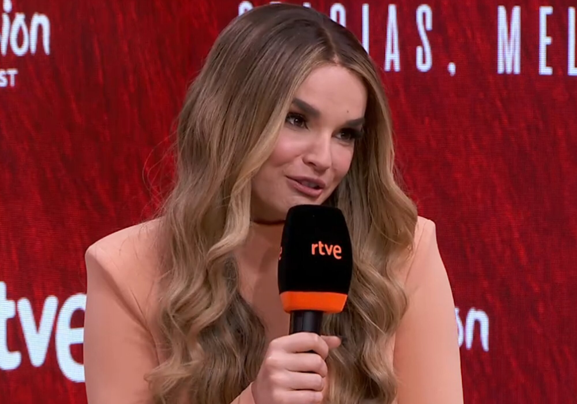 Melody durante su rueda de prensa posterior a Eurovisión 2025