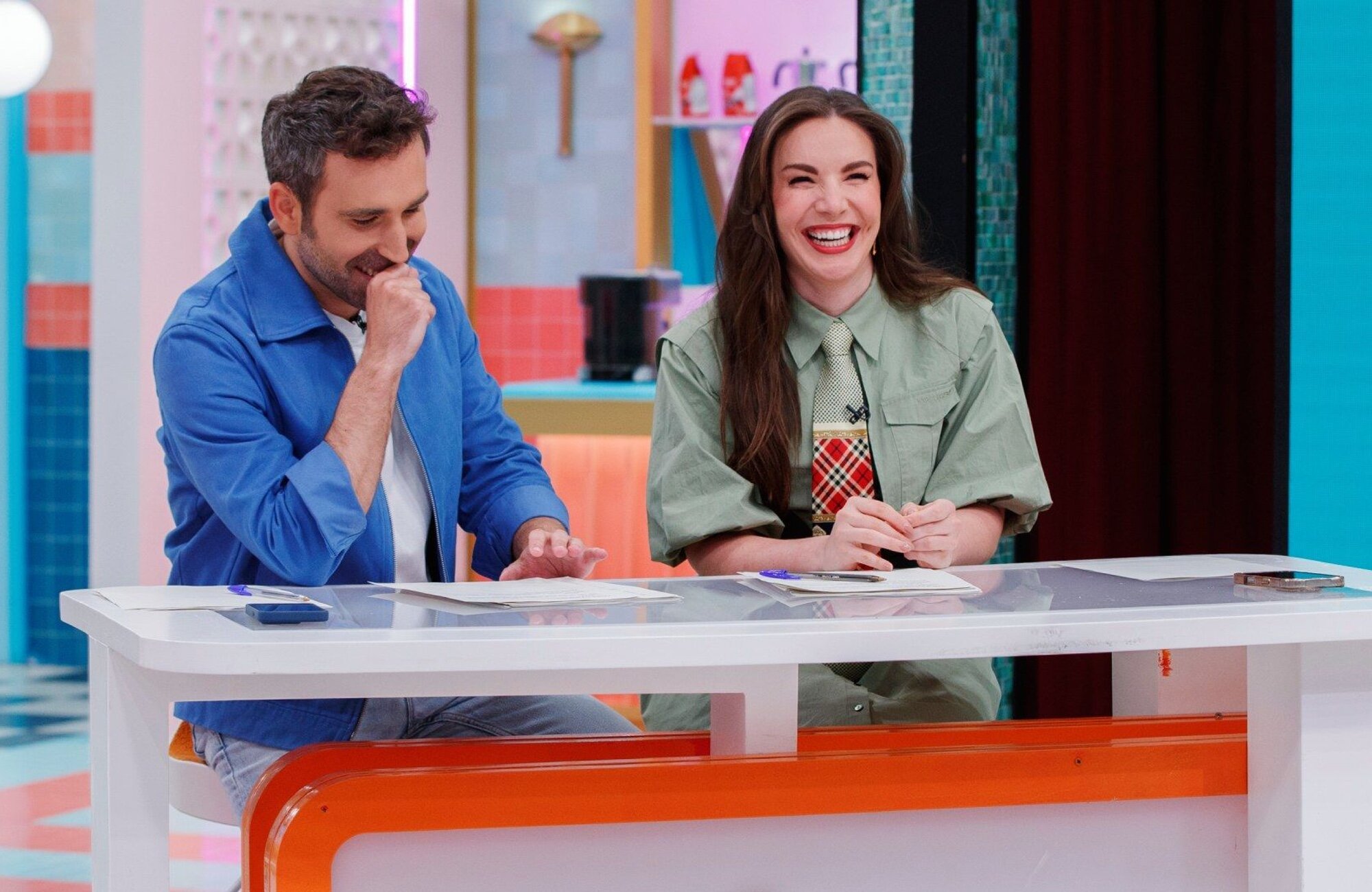 Aitor Albizua e Inés Hernand, presentadores de 'La familia de la tele'