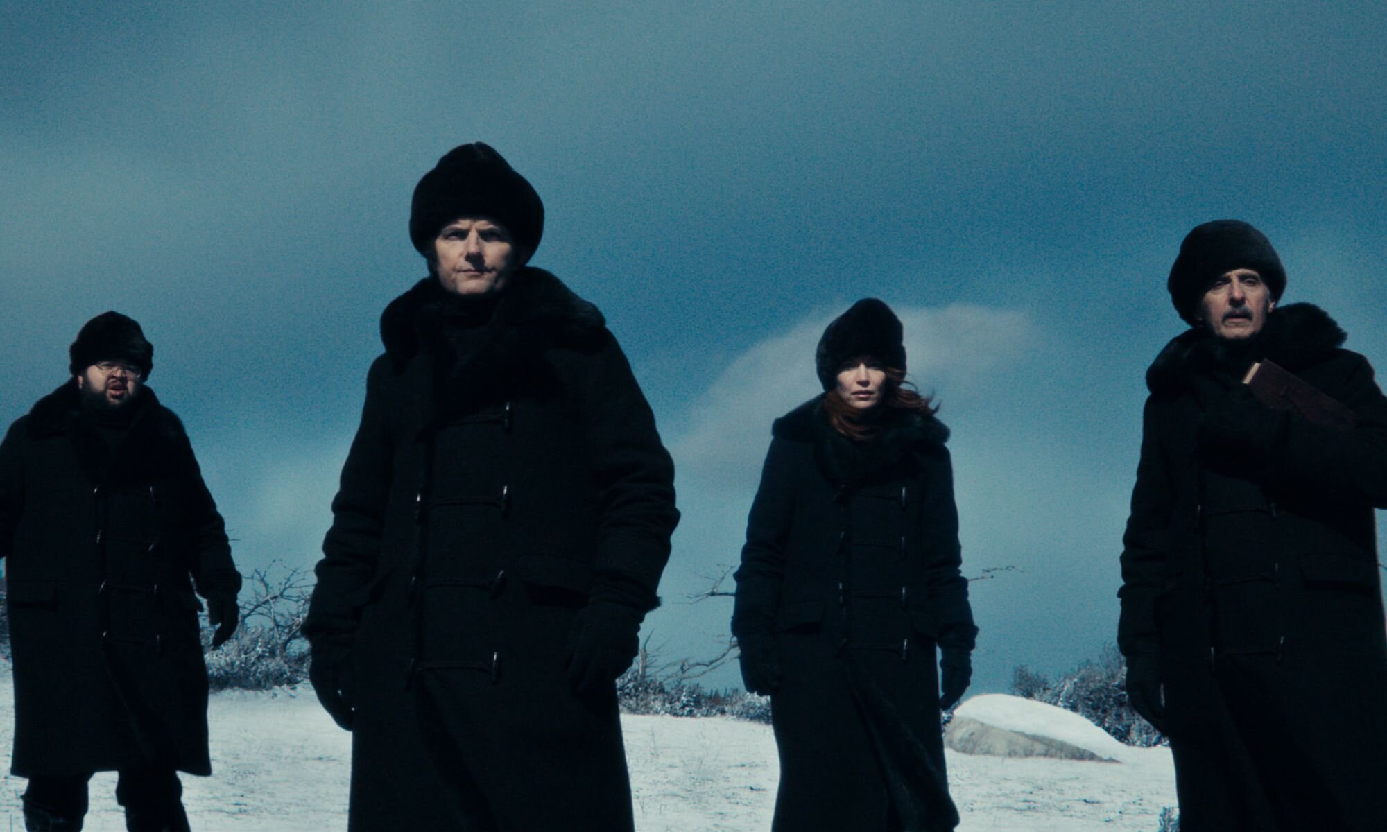 Zach Cherry, Adam Scott, Britt Lower y John Turturro en 'Separación'