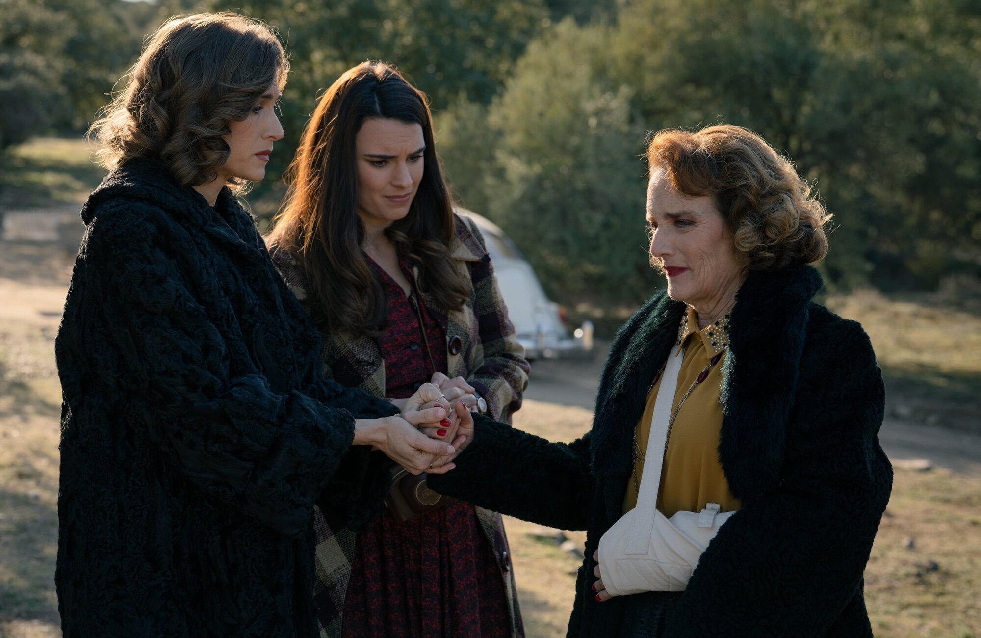 Marta y Fina informan a doña Clara de la estada en &#39;Sueños de libertad&#39;