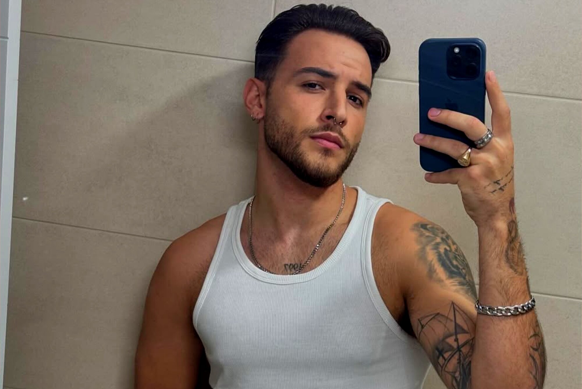 Lucas Curotto, finalista de 'OT 2023', posa en un selfie