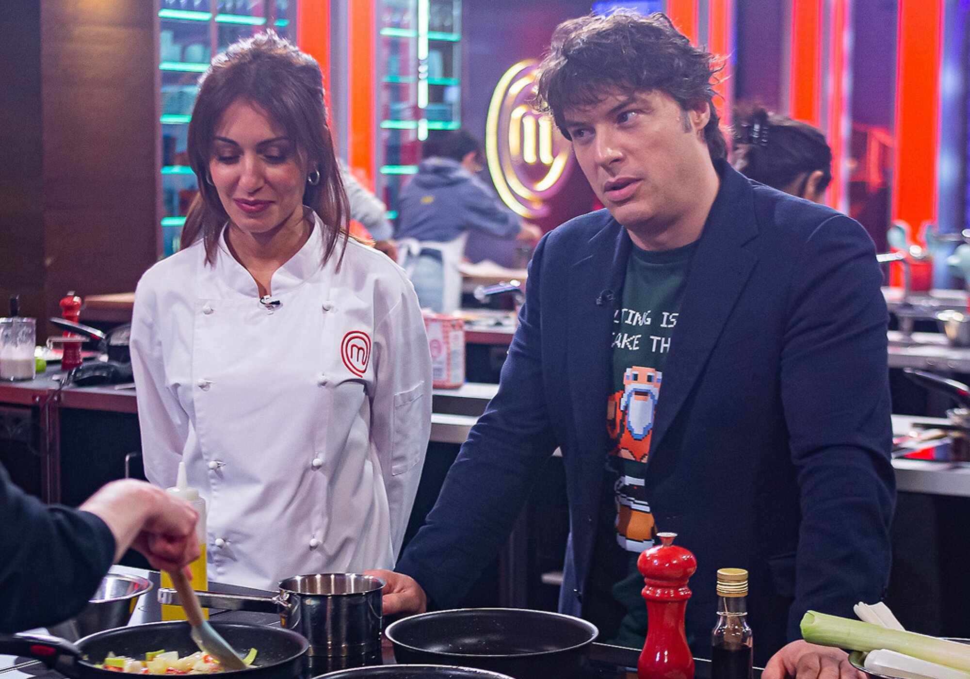Hiba Abouk y Jordi Cruz en una de las pruebas de &#39;MasterChef&#39;