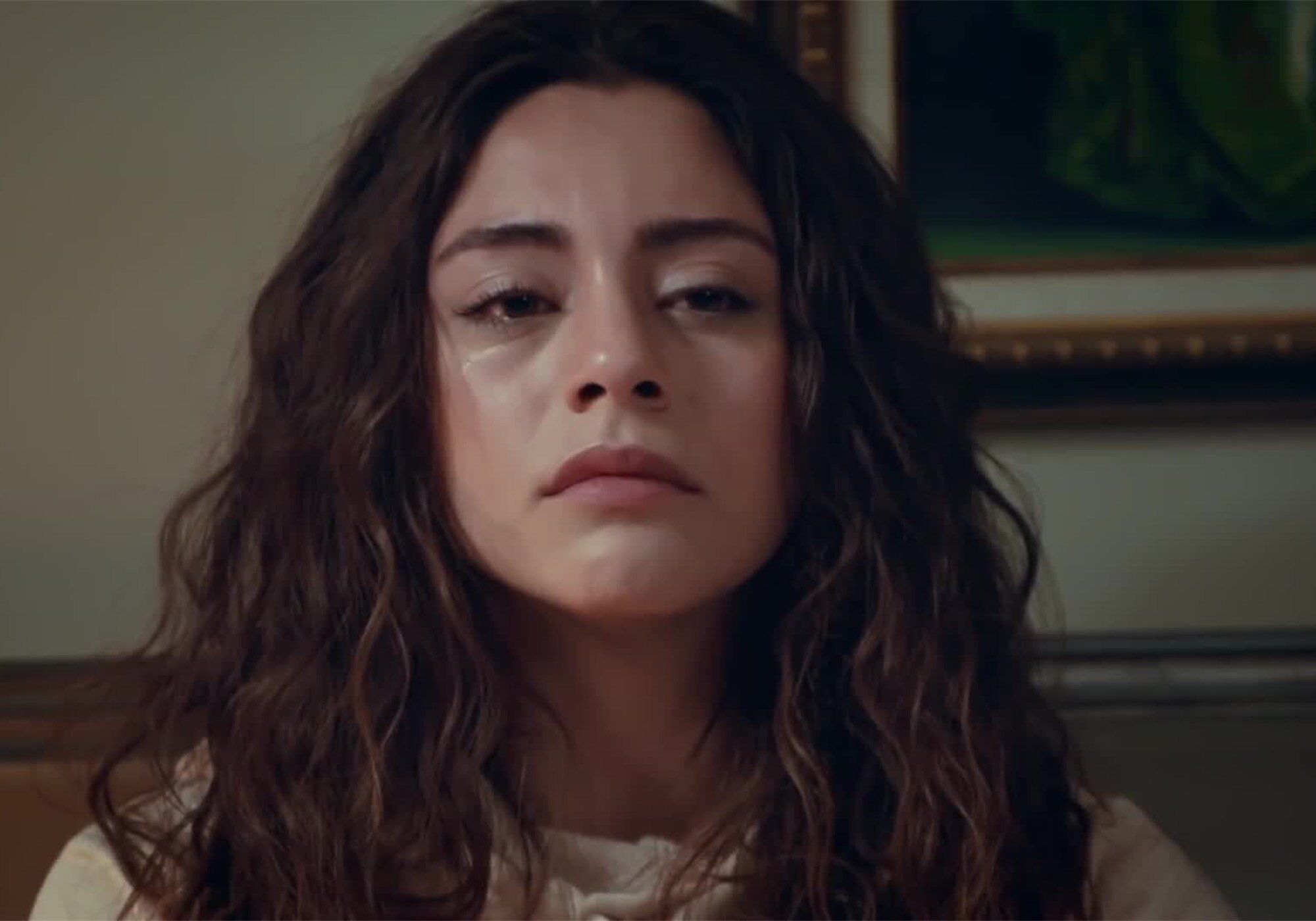 Seher, interpretada por S&amp;#305;la Türko&amp;#287;lu, llora en una escena de &amp;#39;Emanet&amp;#39;