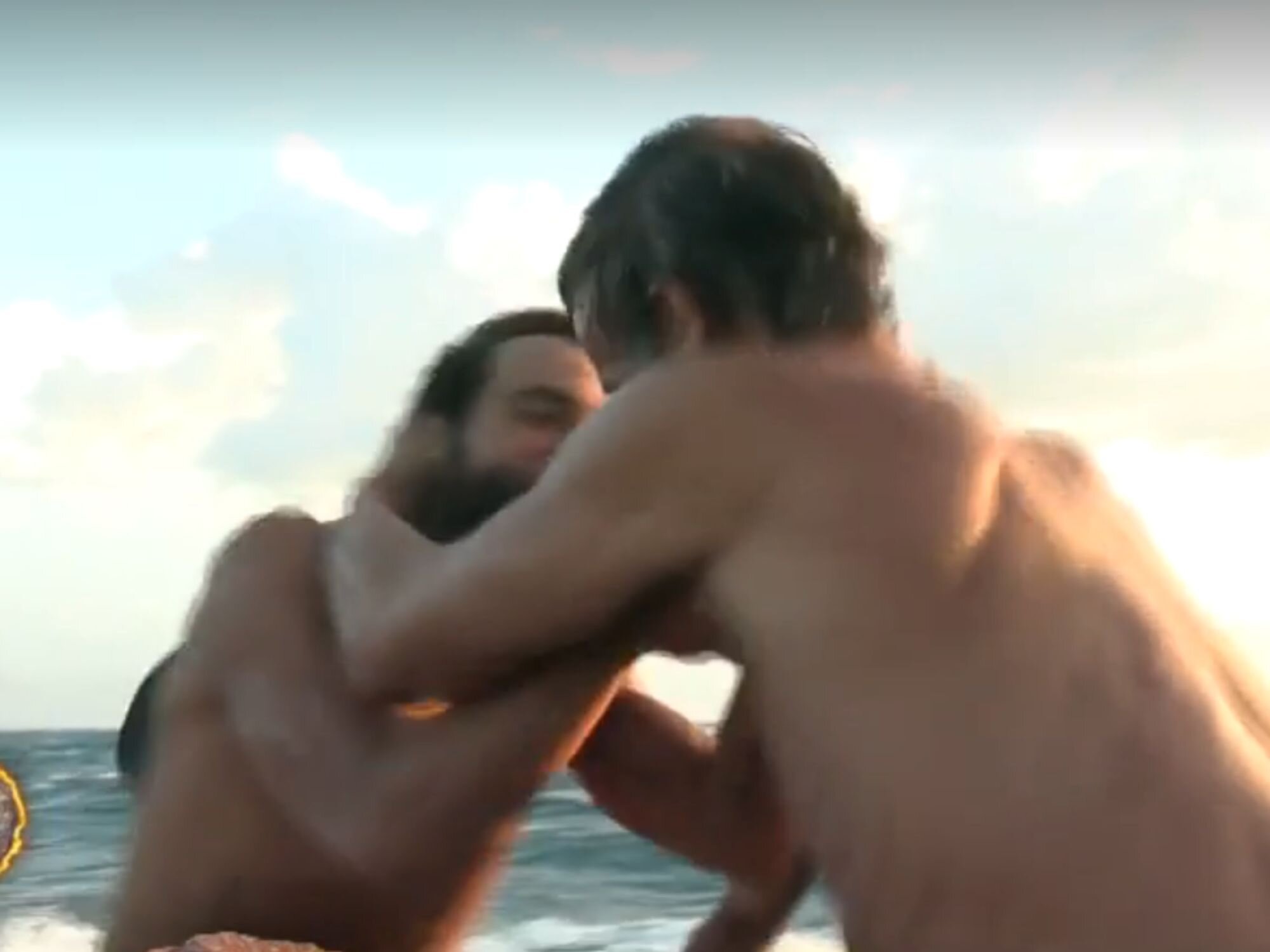 Álvaro Escassi y José Carlos Montoya sellaron la paz con un beso en 'Supervivientes: Tierra de nadie'