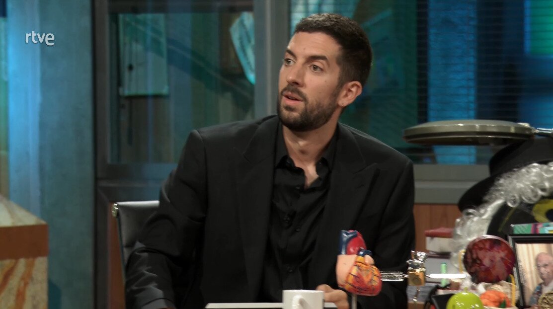 David Broncano hablando sobre los titulares engañosos en 'La revuelta'