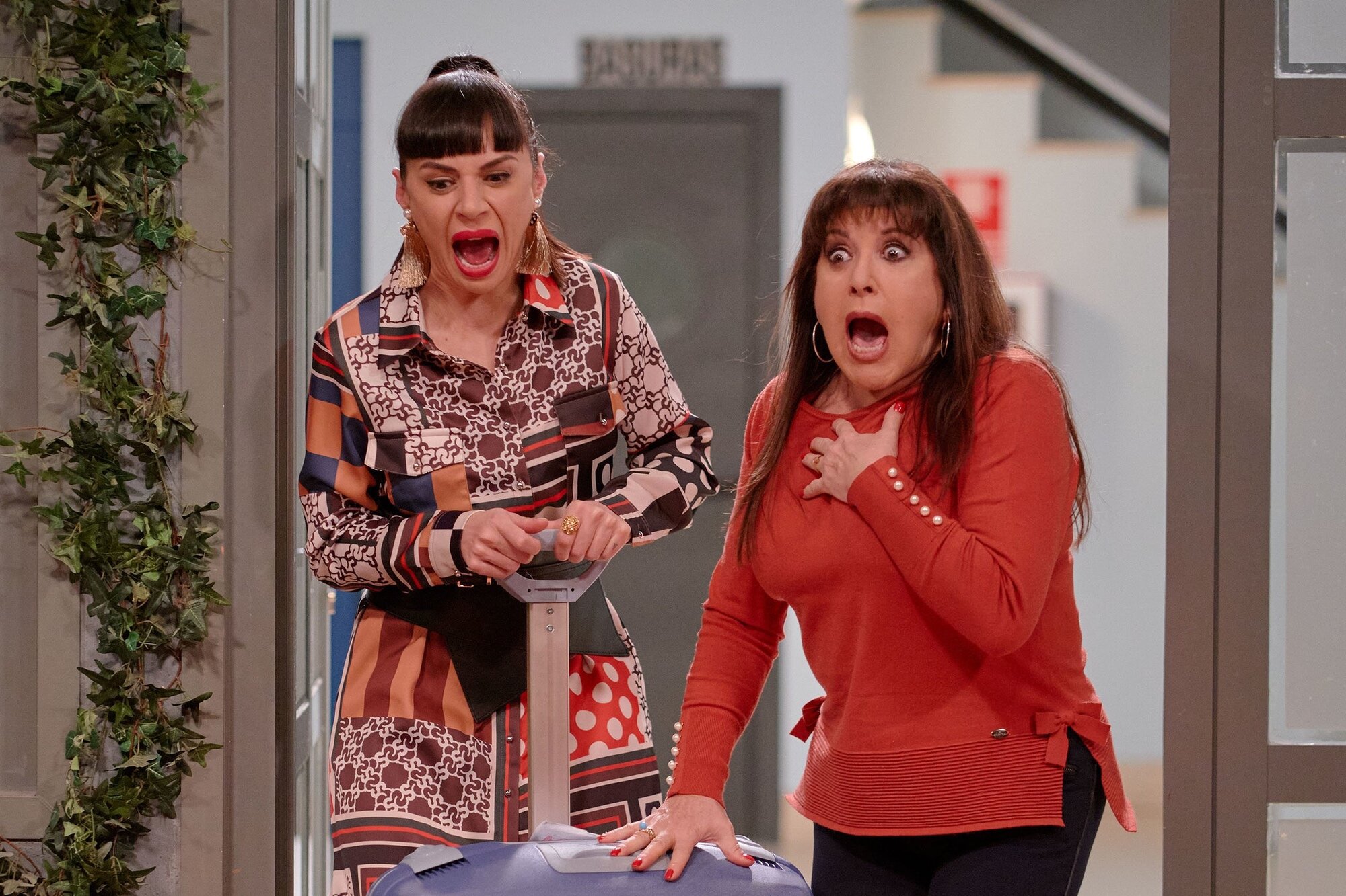 Miren Ibarguren y Loles León en una secuencia de la serie &#39;La que se avecina&#39;