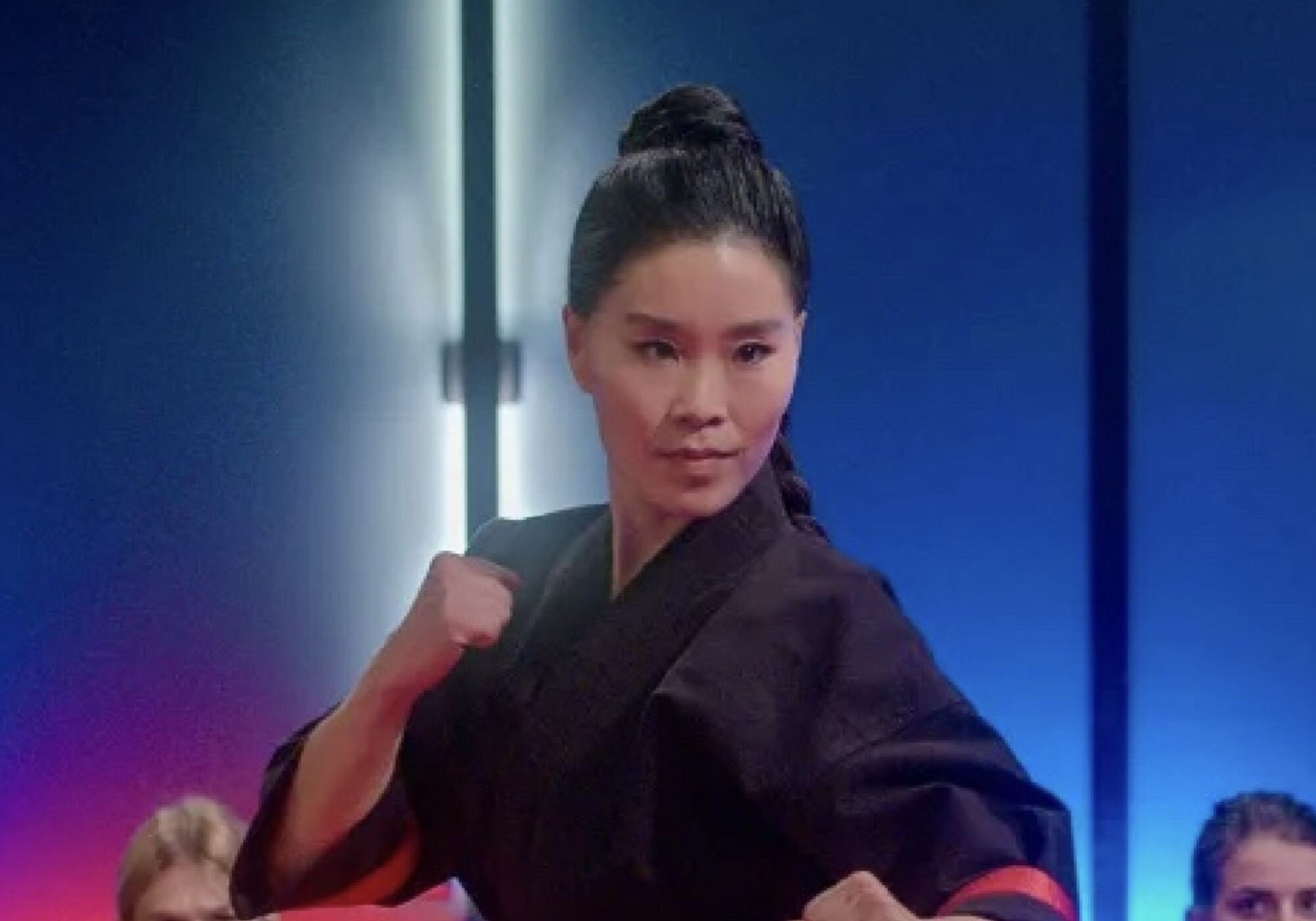 Alicia Hannah-Kim, actriz de 'Cobra Kai', avisó a un policía que estaba en el evento tras ser mordida por Martin Kove