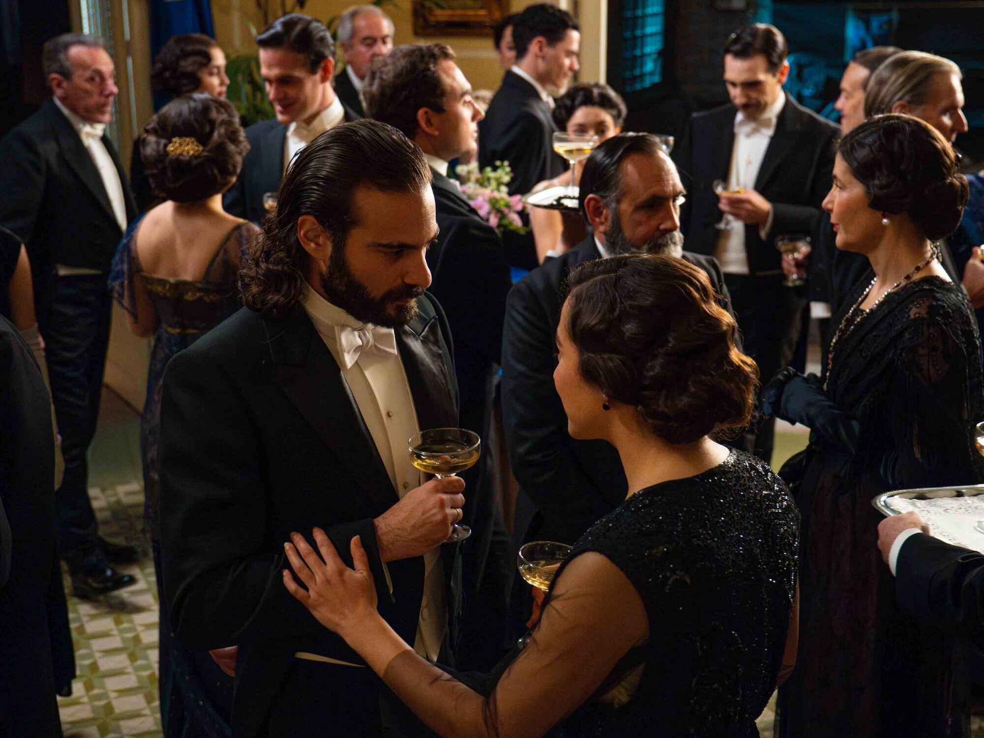 Adriano y Catalina durante la fiesta organizada por Lisandro en 'La promesa'