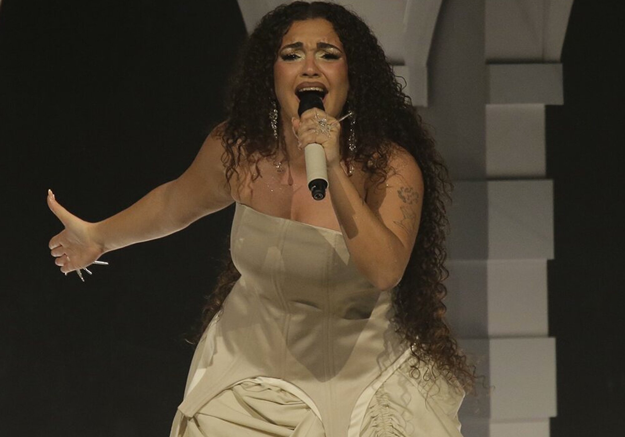 Lachispa canta 'Hartita de llorar' en el Benidorm Fest 2025