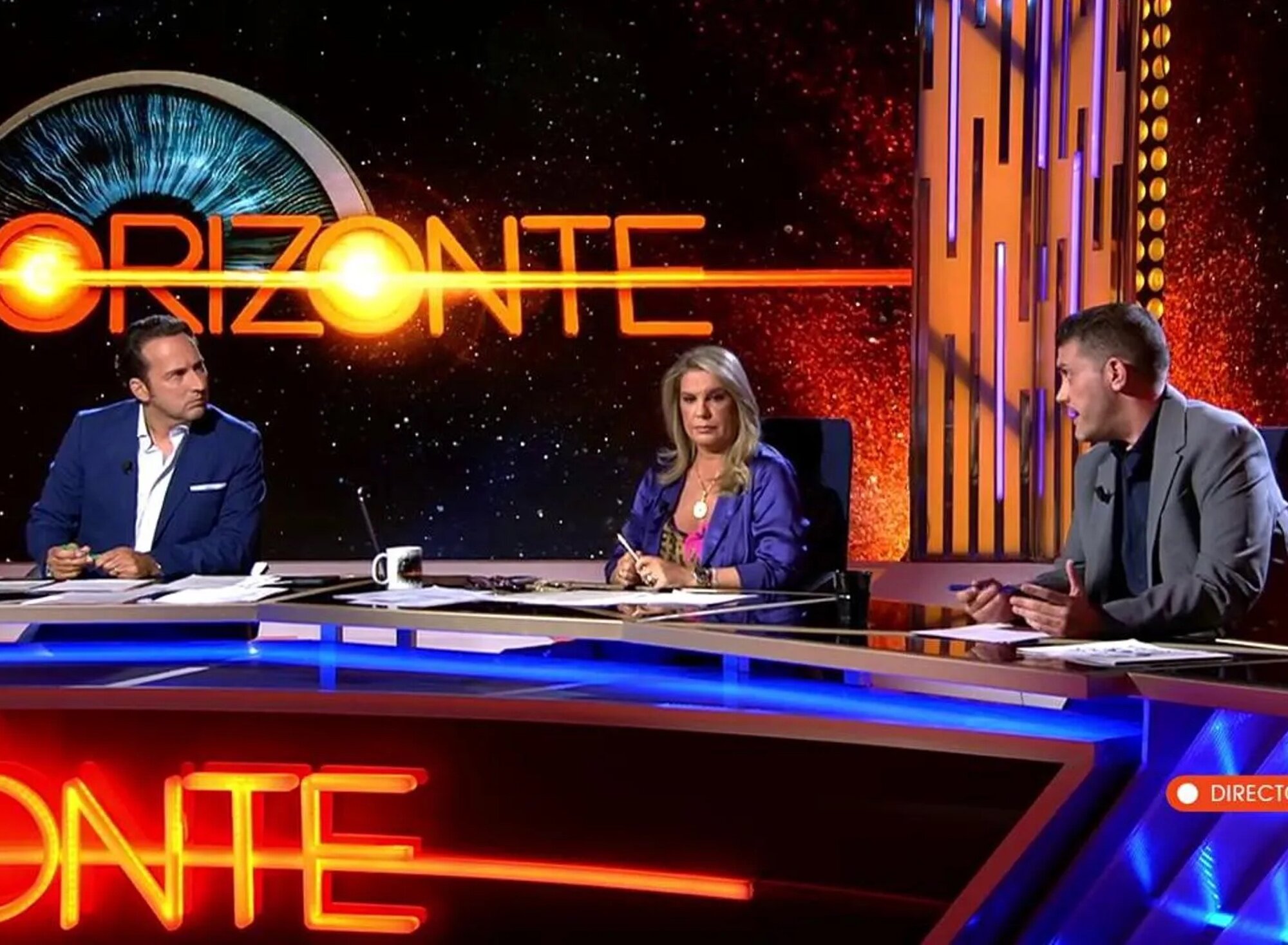 Iker Jiménez junto al equipo de 'Horizonte'