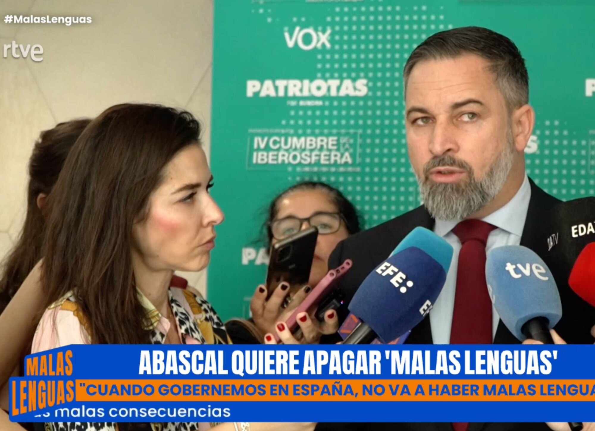 El canutazo a Santiago Abascal con Esther Yáñez para 'Malas lenguas'