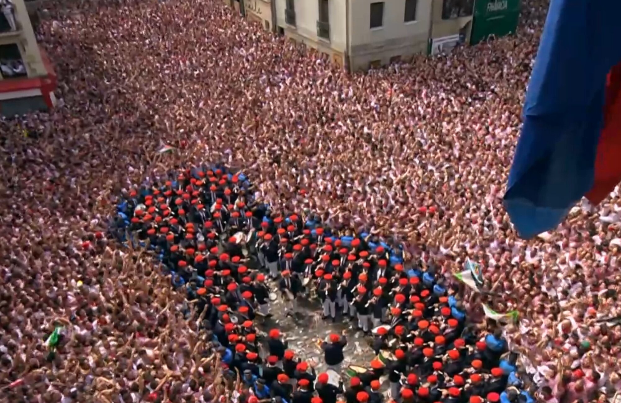 Los Sanfermines arrancan con el Chupinazo
