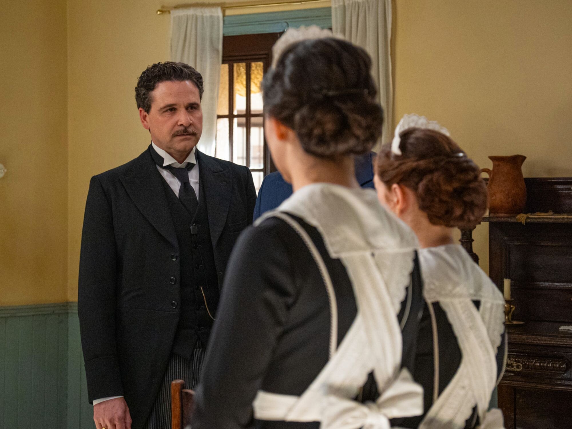 Ricardo con sus compañeras de servicio de &#39;La promesa&#39;