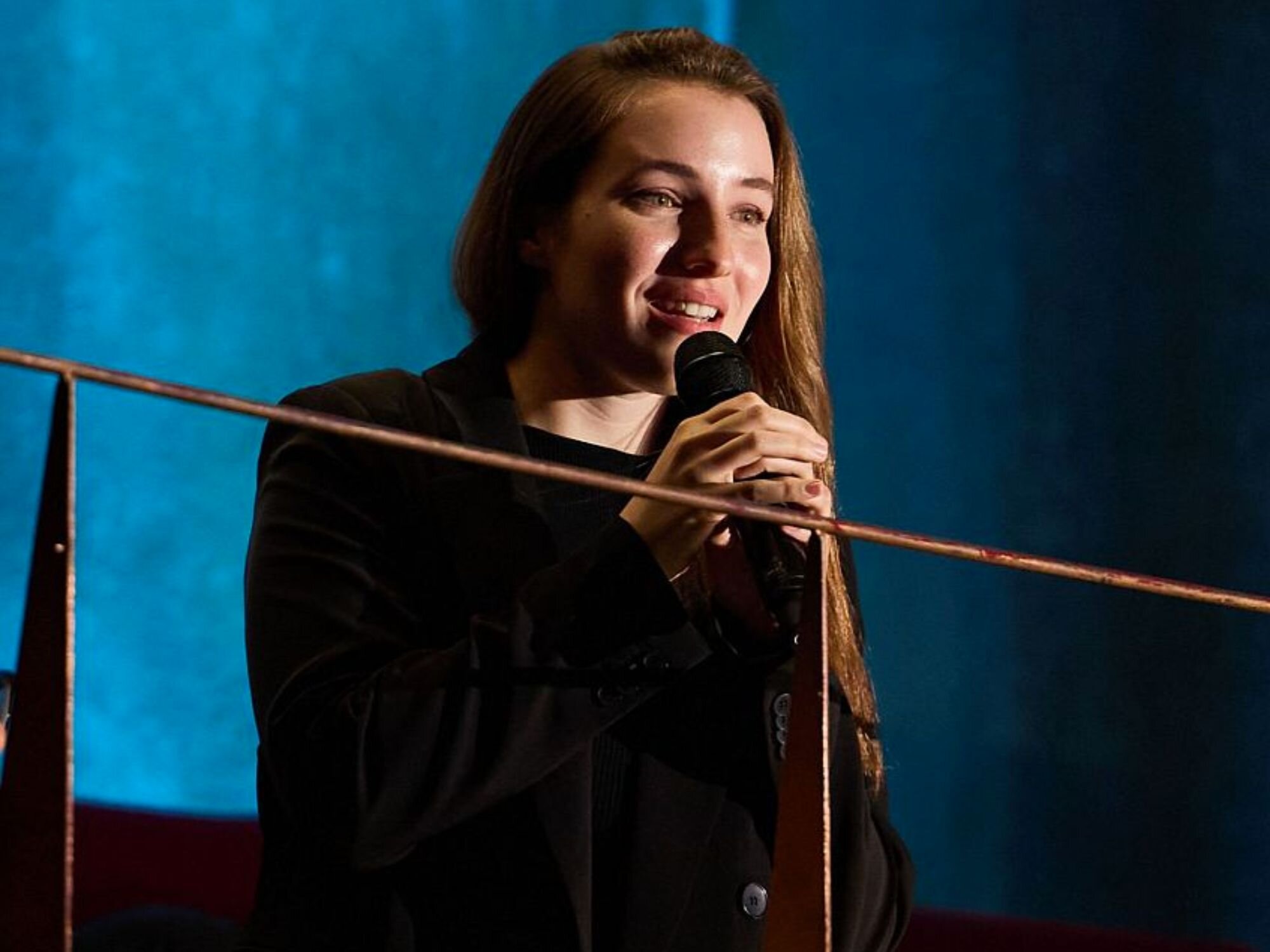 Rocío, la hija de Lucía Galán, cantando &#39;Someone like you&#39; desde el palco de &#39;La revuelta&#39;
