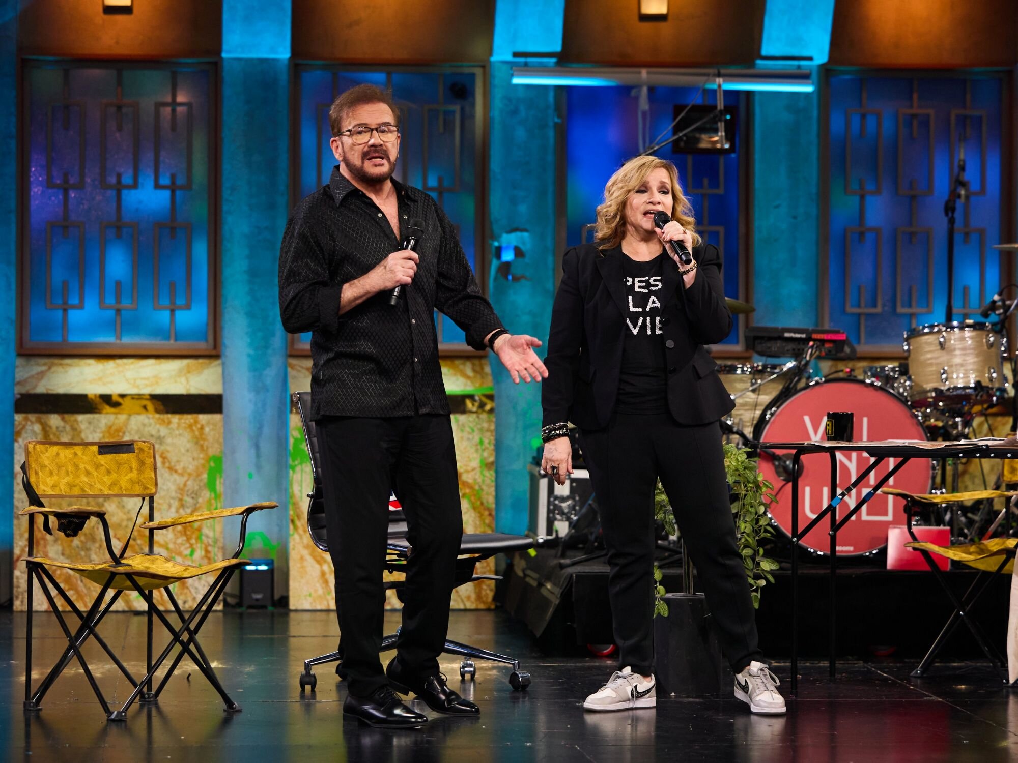 Pimpinela interpretando &#39;Olvídame y pega la vuelta&#39; en su visita a &#39;La revuelta&#39;