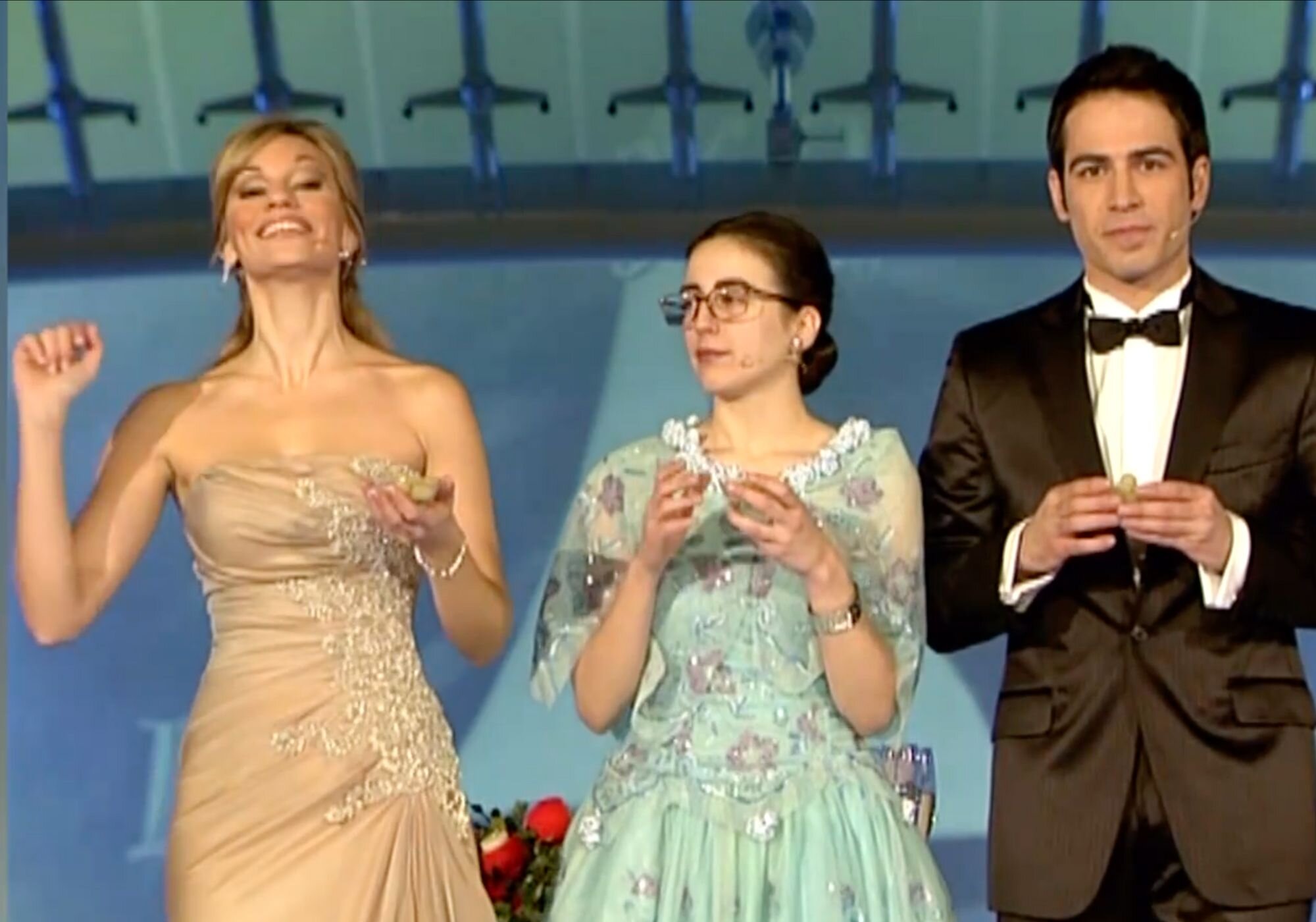 Ruth Núñez dio las campanadas en Telecinco vestida de Beatriz Pérez Pinzón, su personaje en la ficción 'Yo soy Bea' de Telecinco