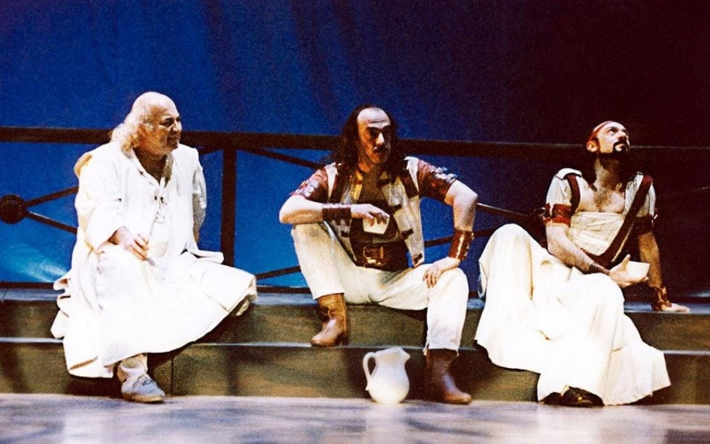 Juan Mandli interpretando a Sócratres en 'El Banquete'