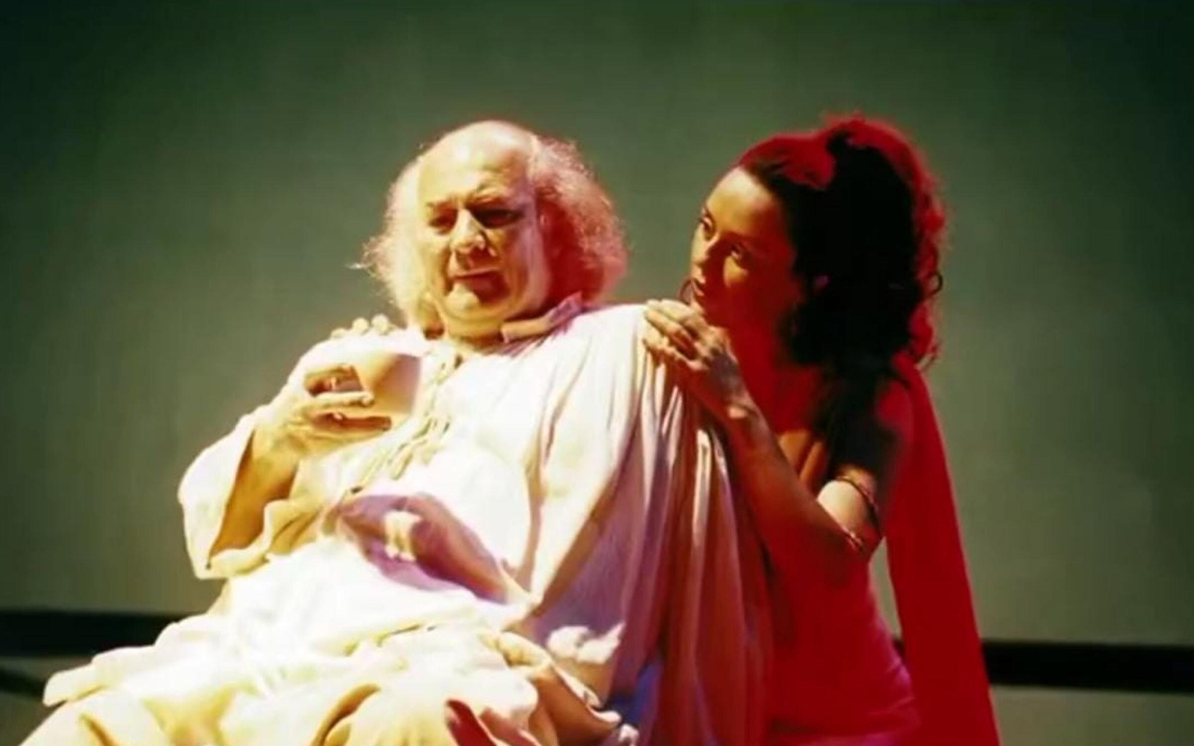 Juan Mandli interpretando a Sócratres en 'El Banquete'