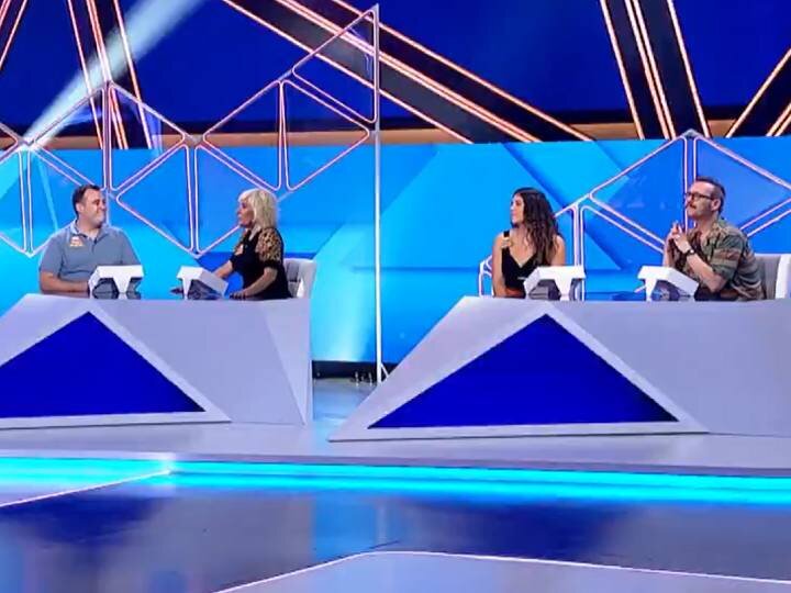 Anabel Alonso y Joaquín Reyes junto a dos concursantes de 'La pirámide'