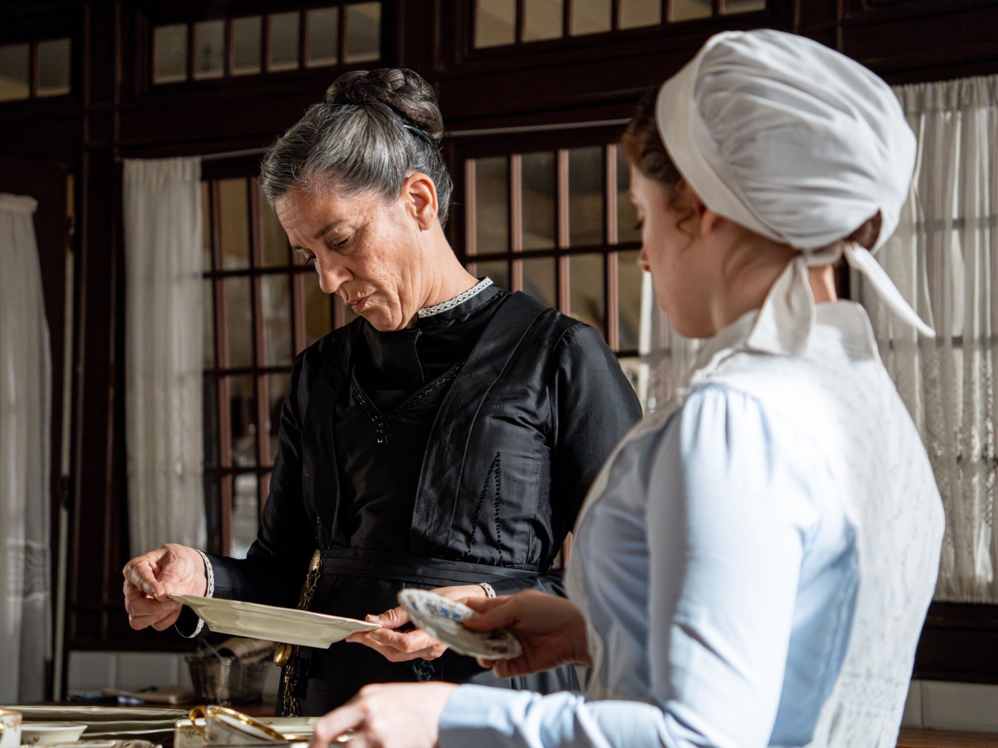 Petra y María Fernández conversando en el capítulo 636 de &#39;La promesa&#39;