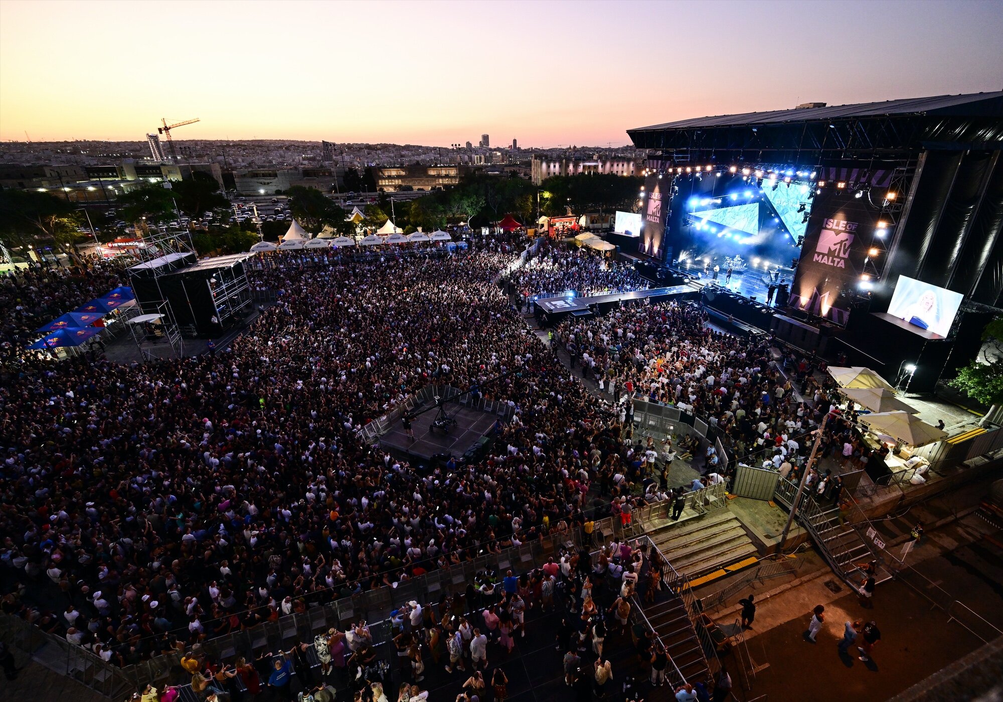 Vista panorámica de Isle of MTV Malta 2025, con los asistentes frente al escenario</p><p>