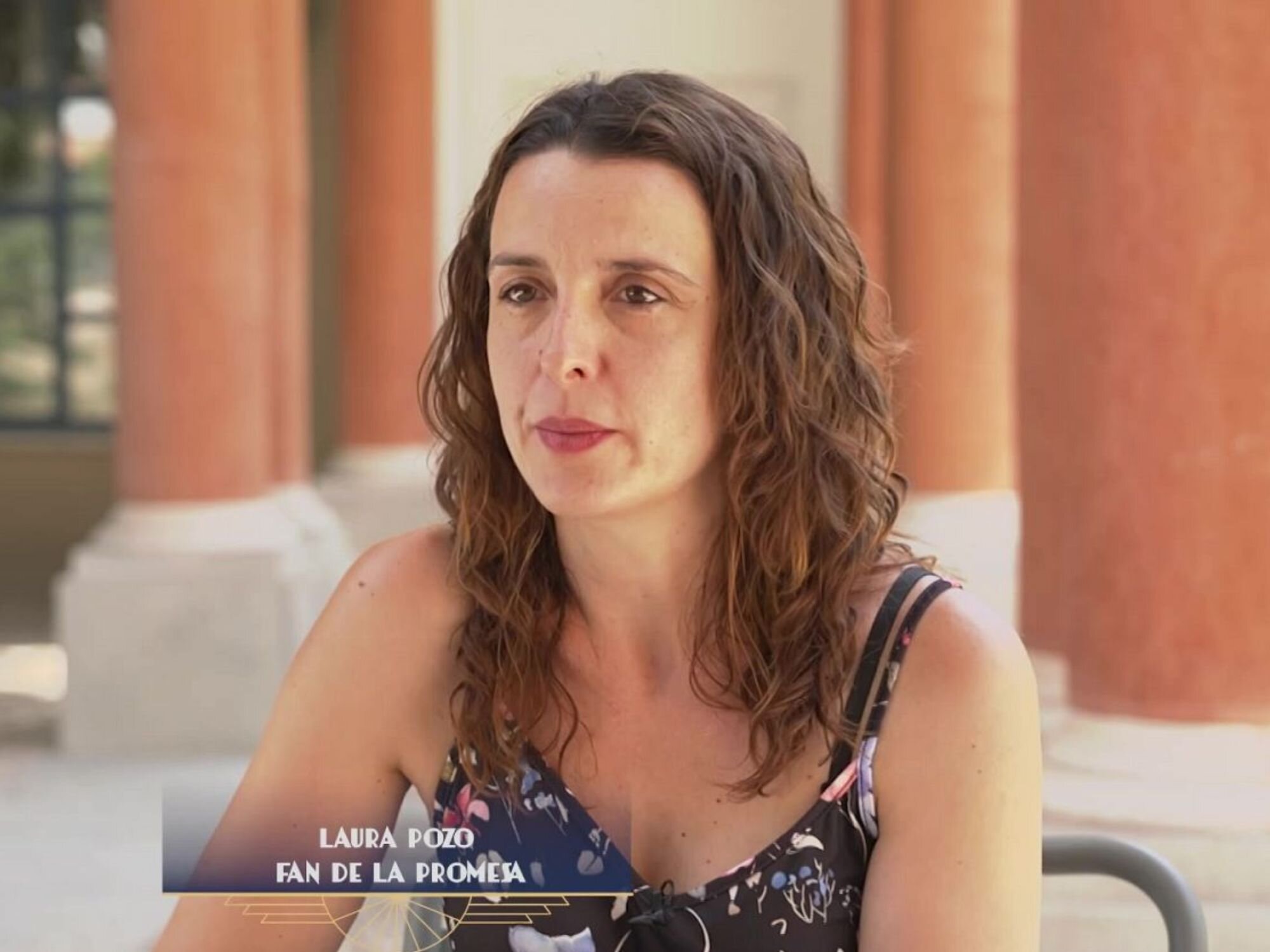 Laura Pozo, seguidora de 'La promesa', analizando la serie en un episodio de 'El club de La promesa'