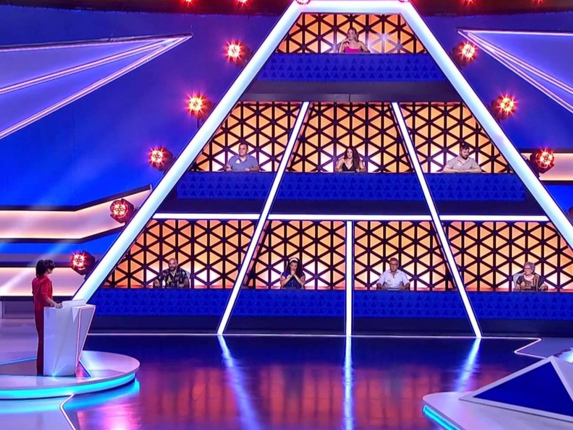 Los ocho concursantes de esta primera entrega de 'La pirámide'