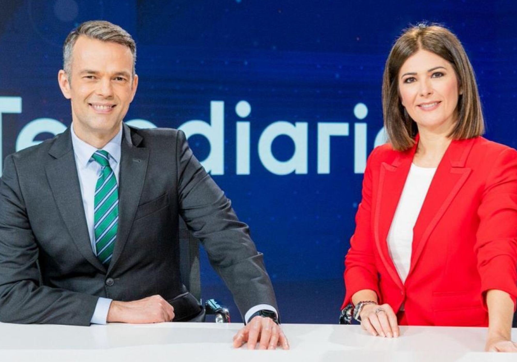 El 'Telediario Fin Semana', hasta ahora presentado por Ígor Gómez y Lara Siscar, será conducido por Marc Sala y Lourdes Maldonado para la próxima temporada