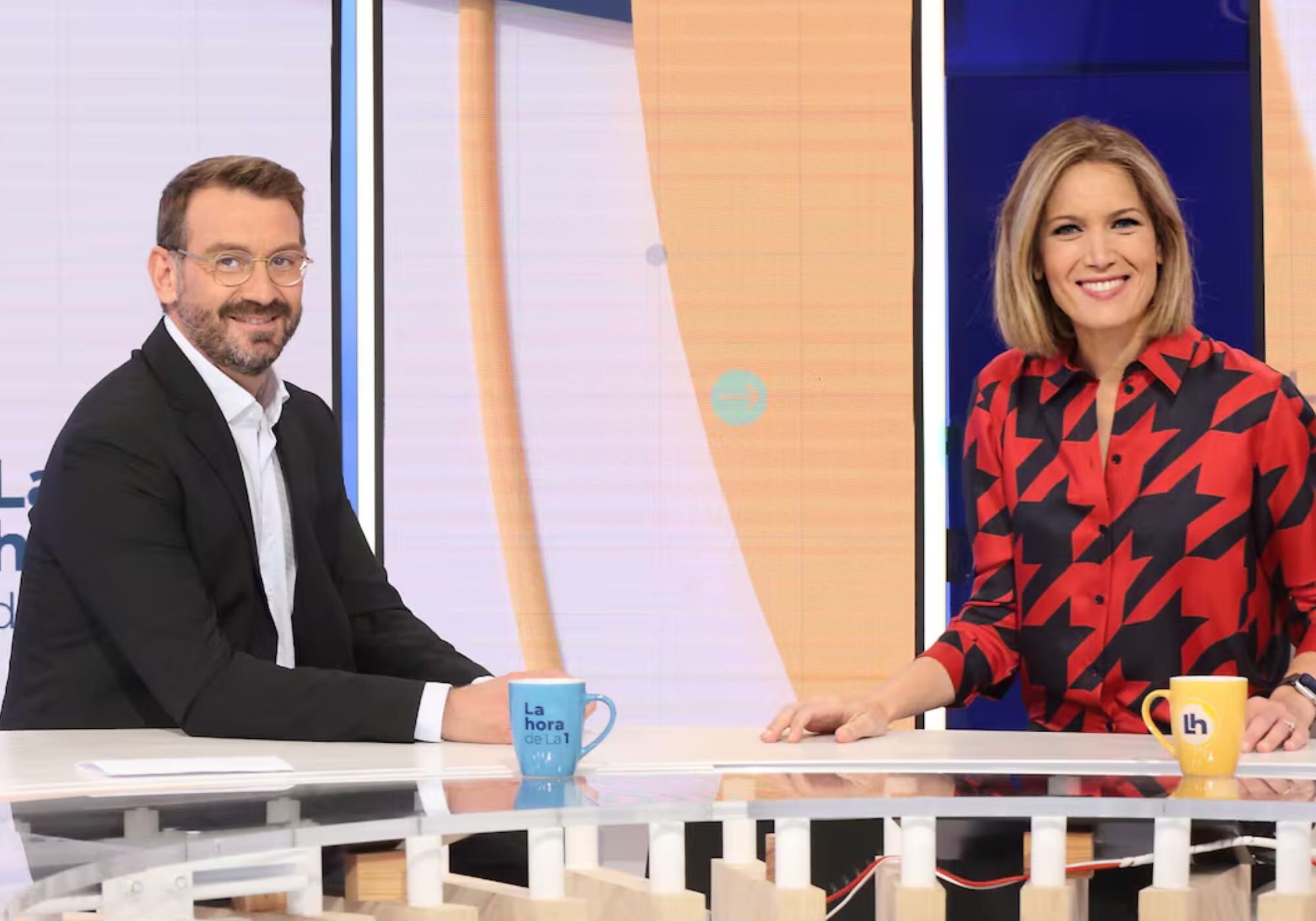 Marc Sala deja 'La hora de La 1' para presentar el 'Telediario Fin de Semana' junto a Lourdes Maldonado