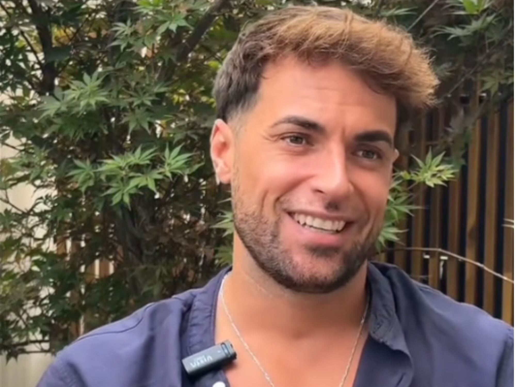 Montoya respondiendo a preguntas en su vuelta a las redes sociales en TikTok