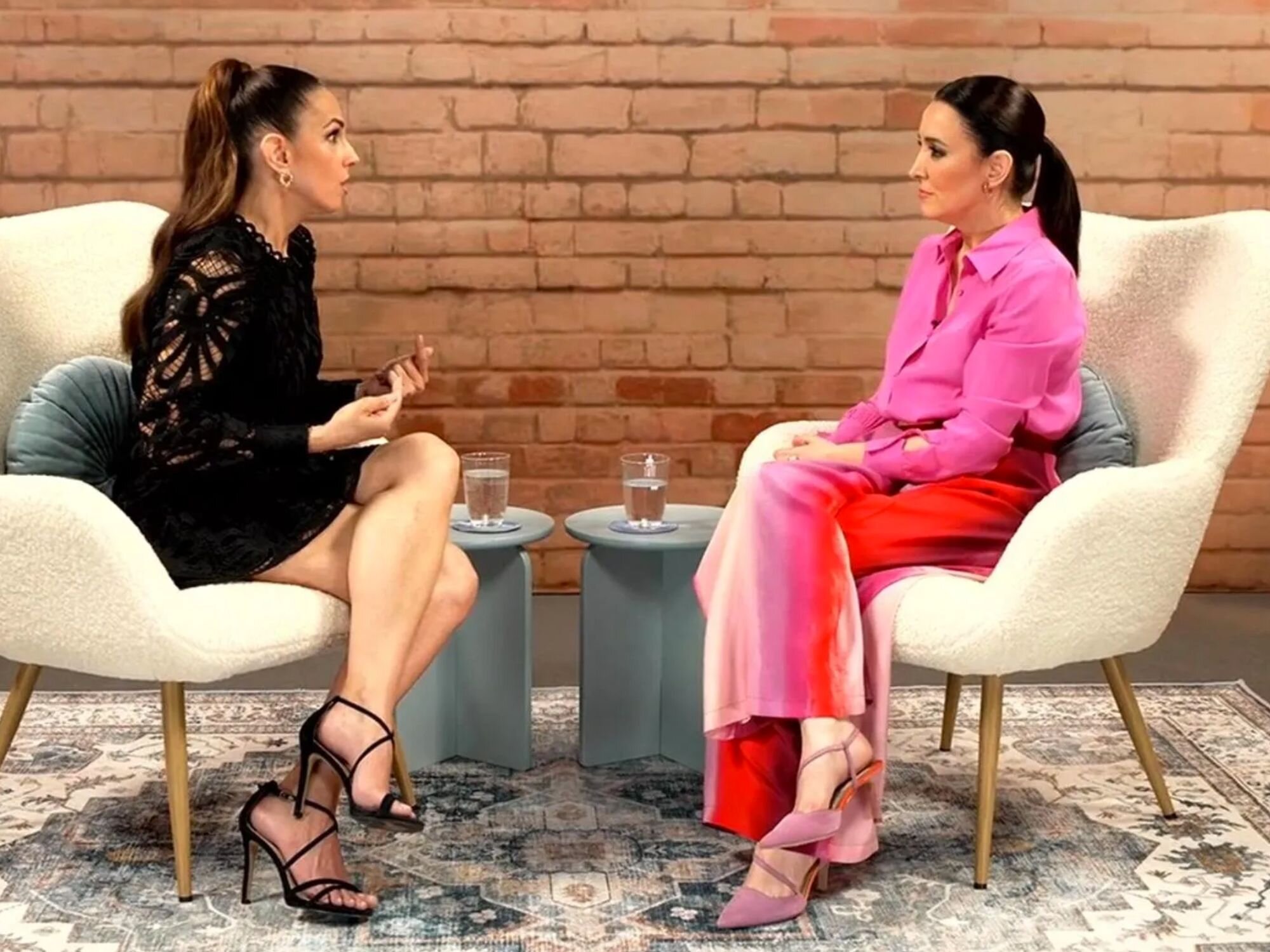 Nuria Fergó junto a Cruz Sánchez en el primer programa de la segunda temporada de 'Madres: desde el corazón'