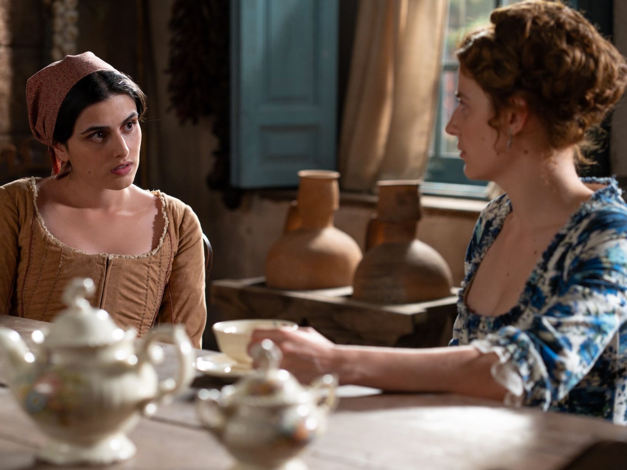 Luisa hablando con Adriana en el capítulo 220 de 'Valle Salvaje'