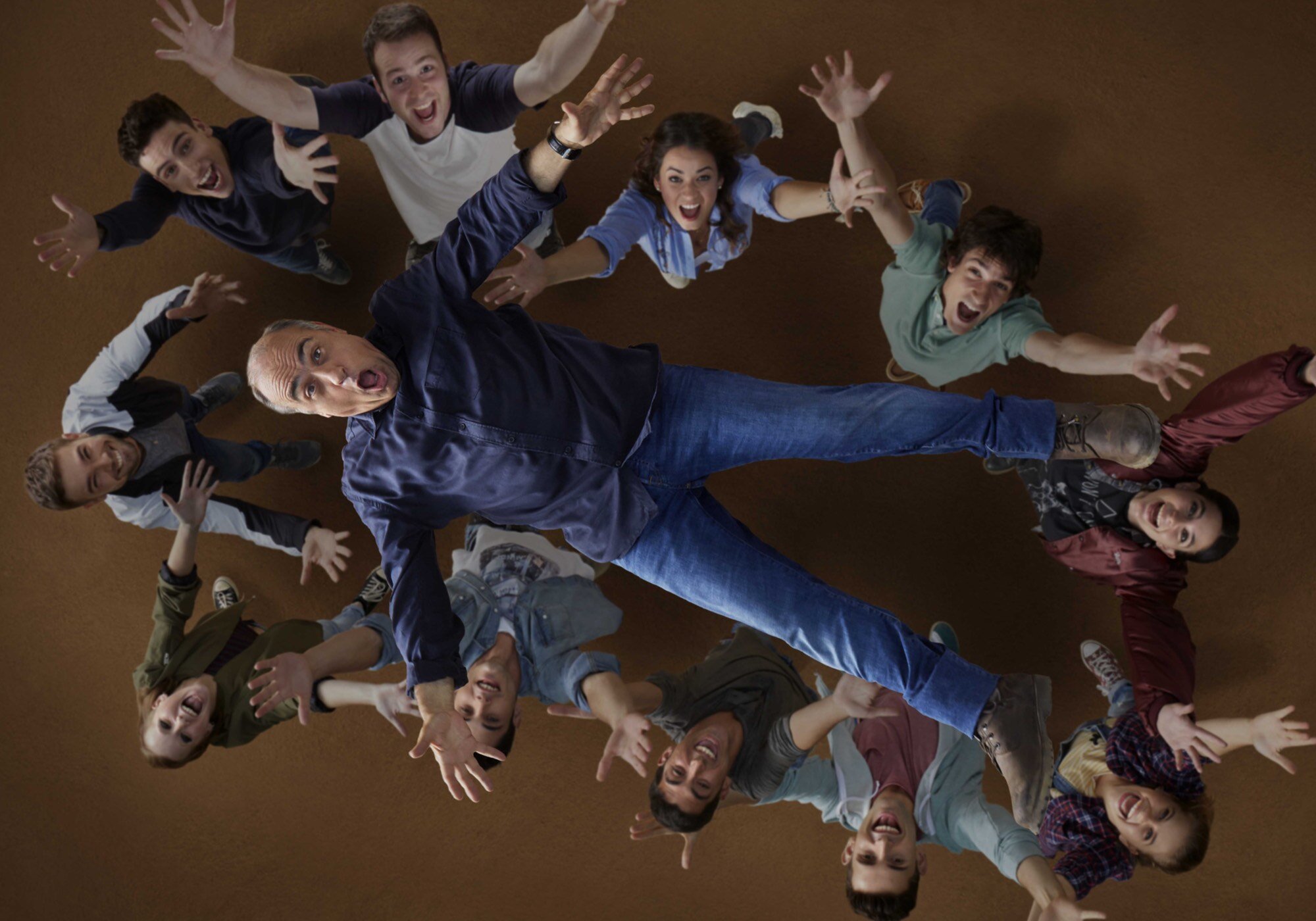 Merlí, lanzado al aire por todos los alumnos de 'Merlí'