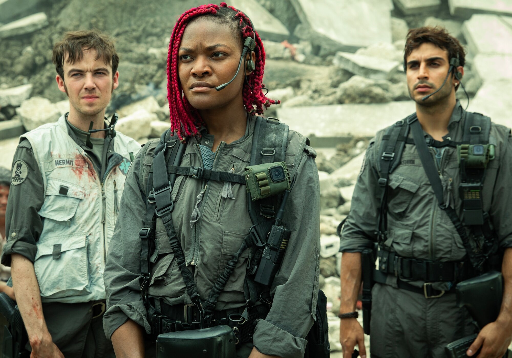 Hermit (Alex Lawther), Siberian (Diêm Camille) y Rashidi (Moe Bar-El) en 'Alien: Planeta Tierra'