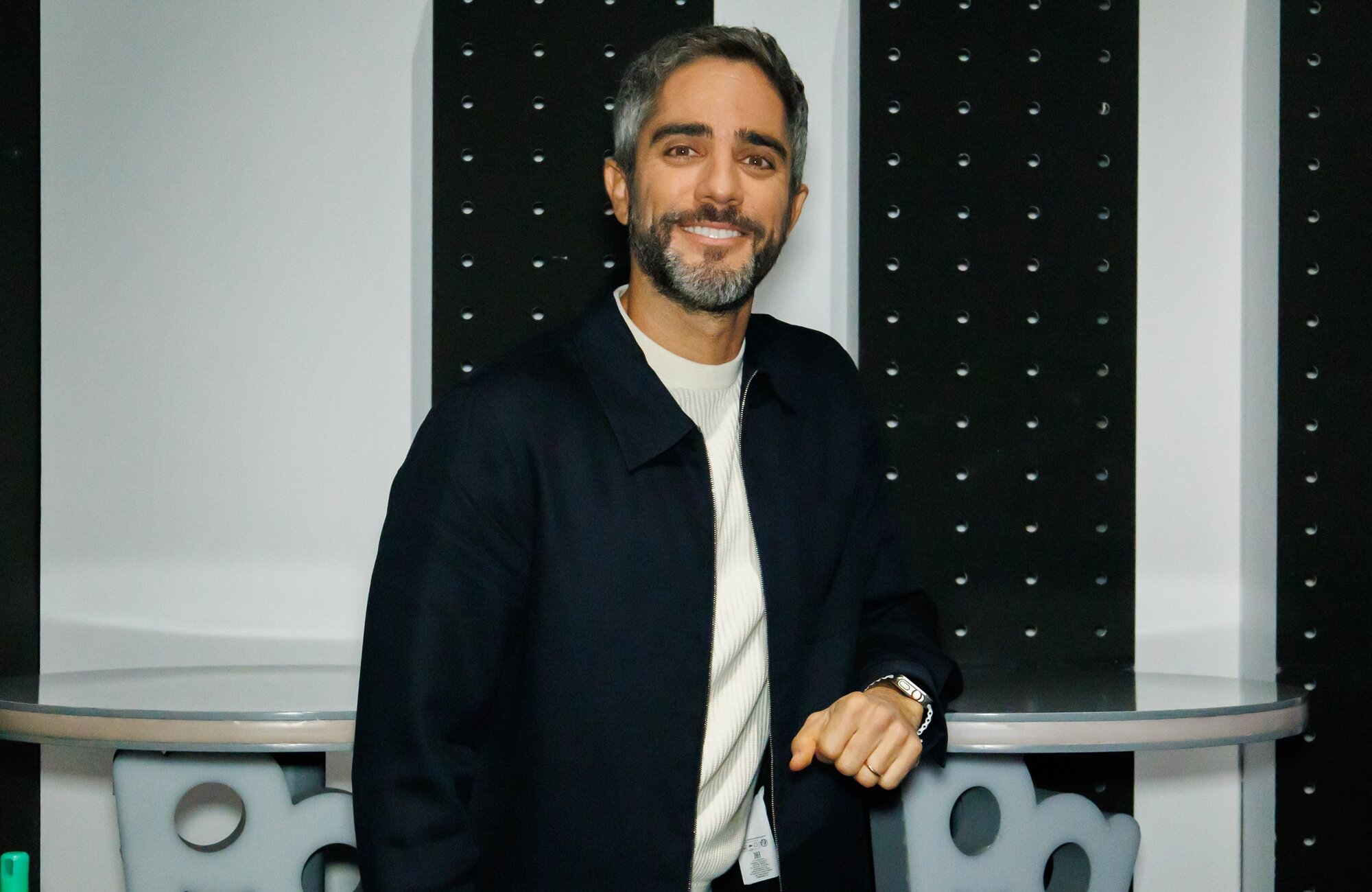 Roberto Leal es el presentador de 'Pasapalabra' desde 2020