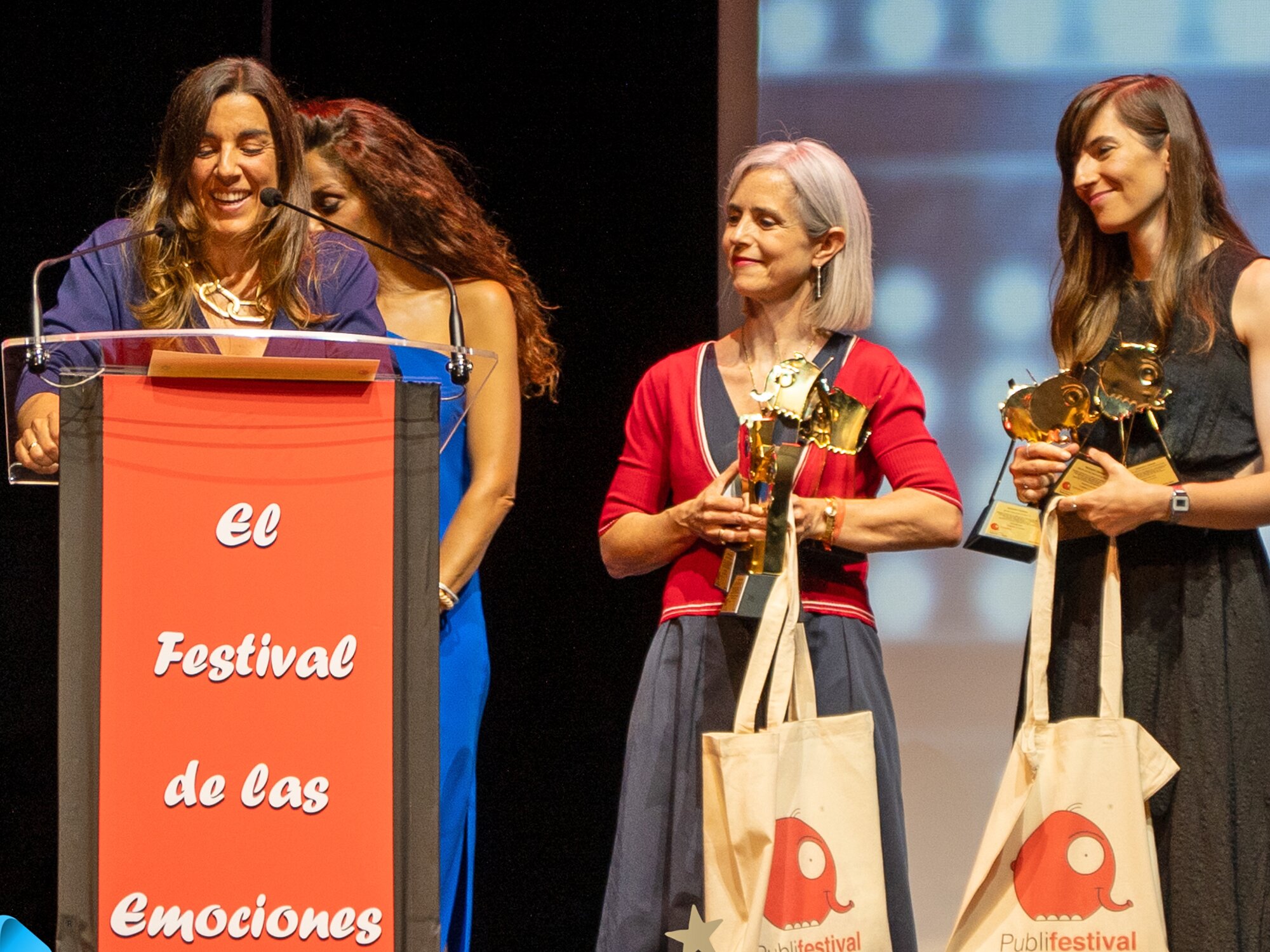 Ana Cerezo, Elena Aniz y Marta Miranda recogen los premios a &amp;#39;12 meses, 12 causas&amp;#39; en el Festival Internacional de Publicidad Social