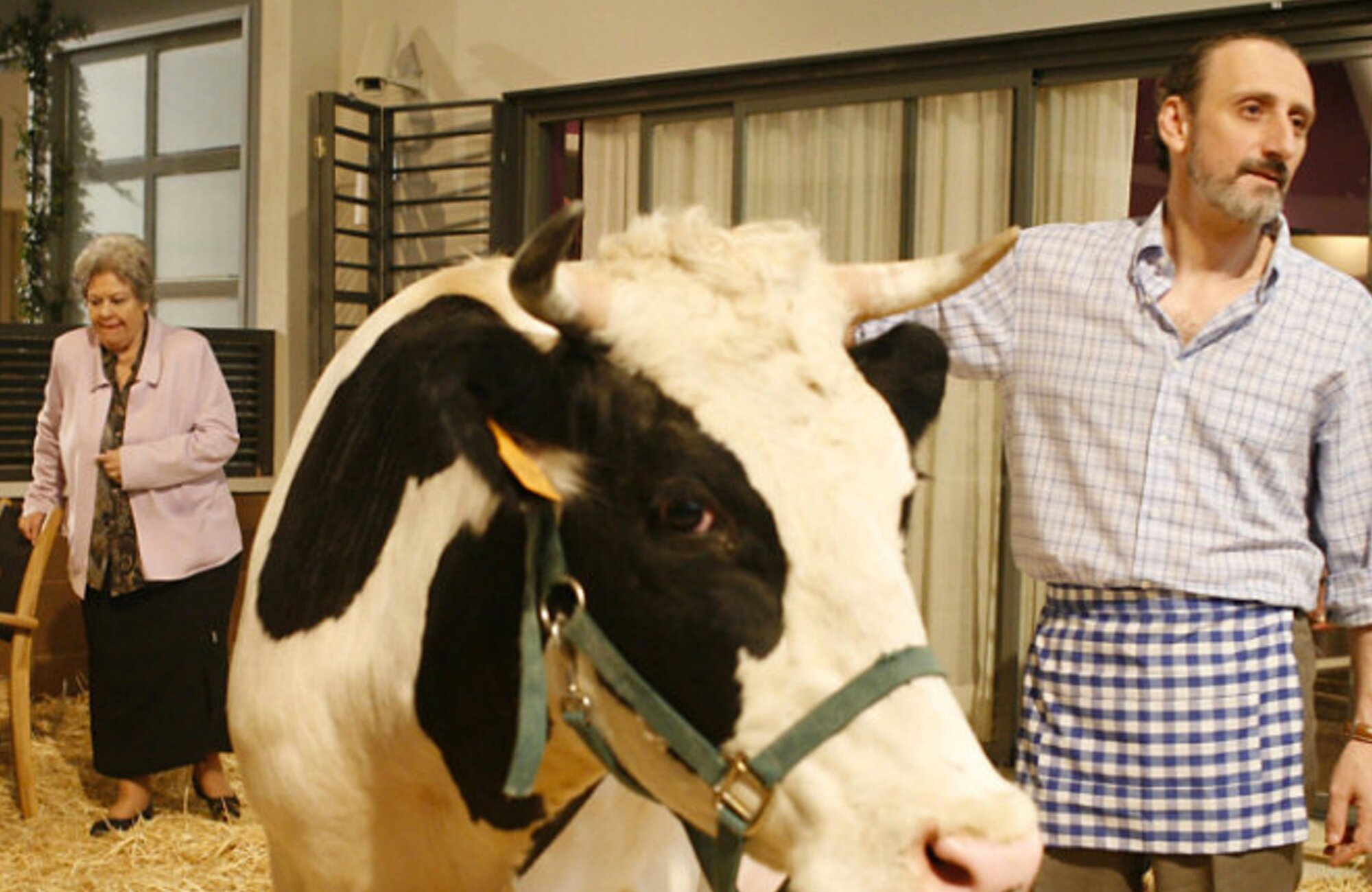 Emma Penella y José Luis Gil en un episodio de la primera temporada de 'La que se avecina'